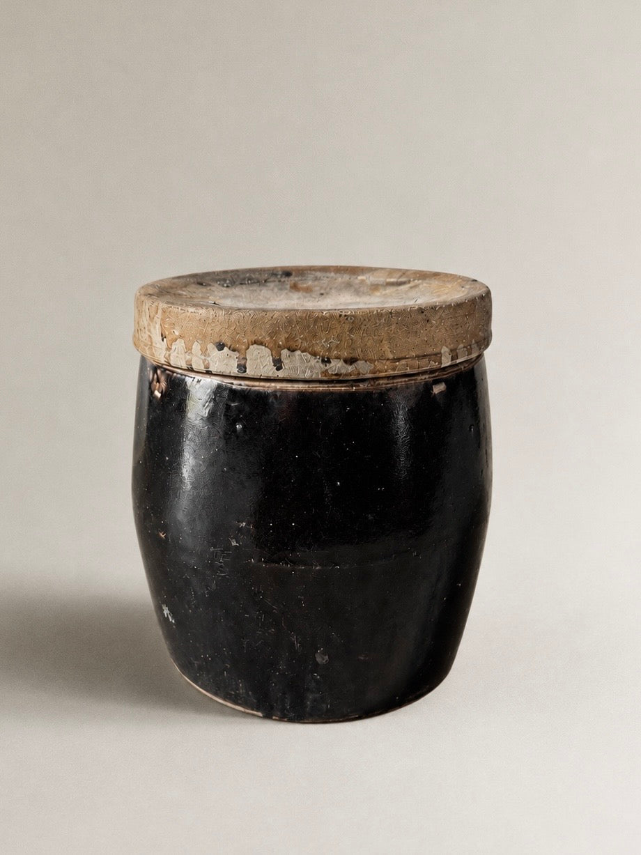 Antique Chinese apothecary jar w/ lid – No. 2