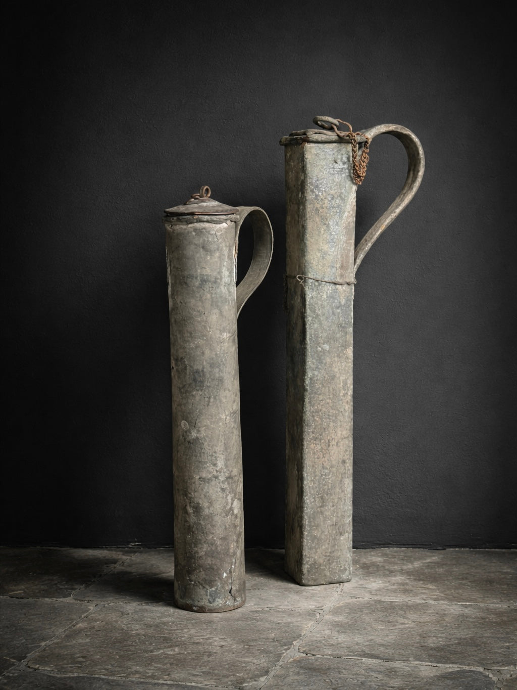 chain & lid – bronze vessel duo