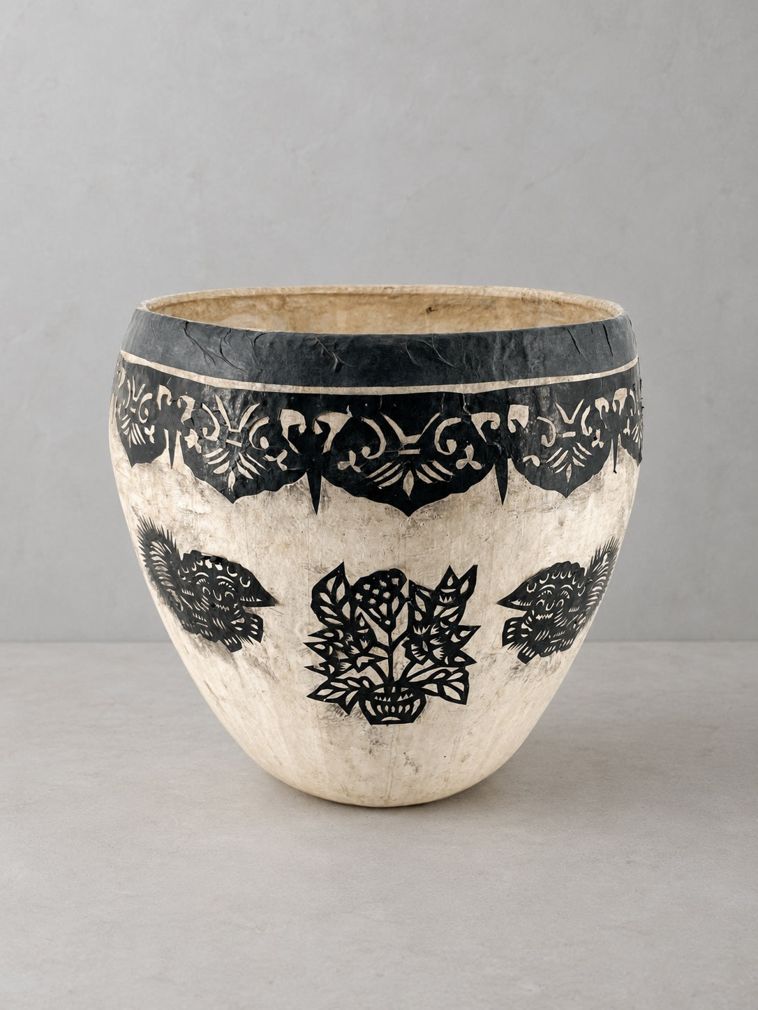 Paper mache basket black/white