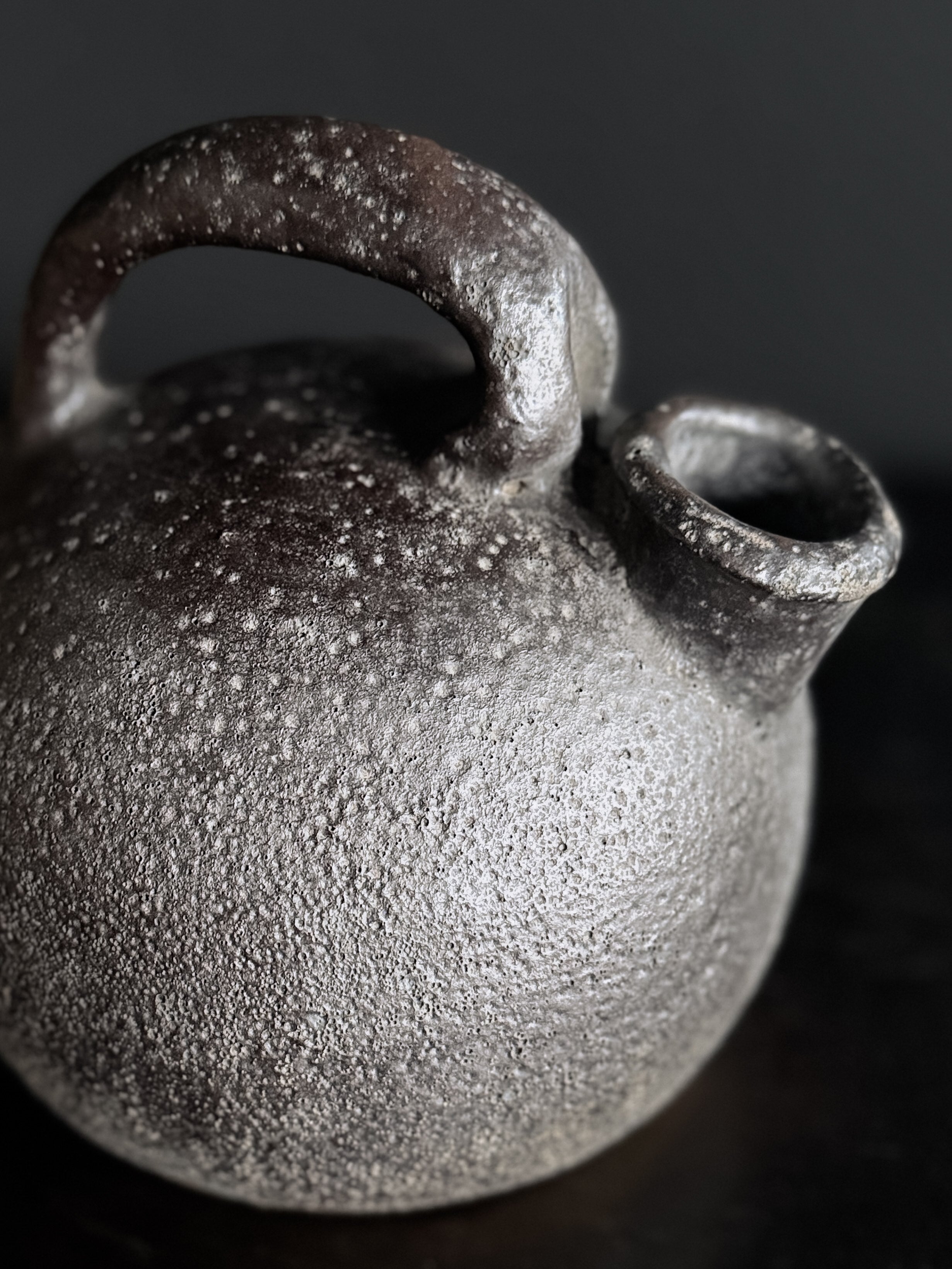 antique lava vessel – No. 2