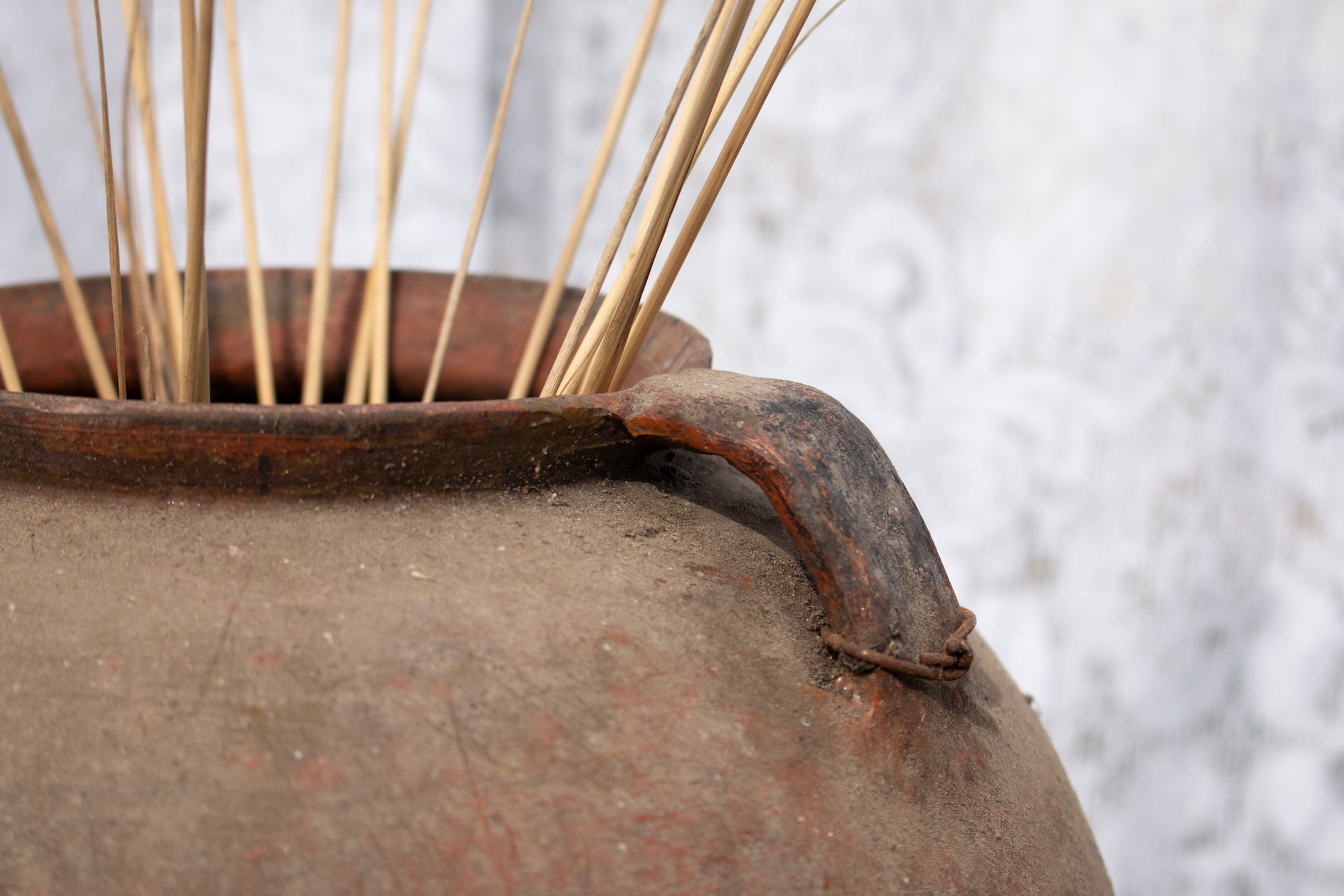 antique signature pot #39
