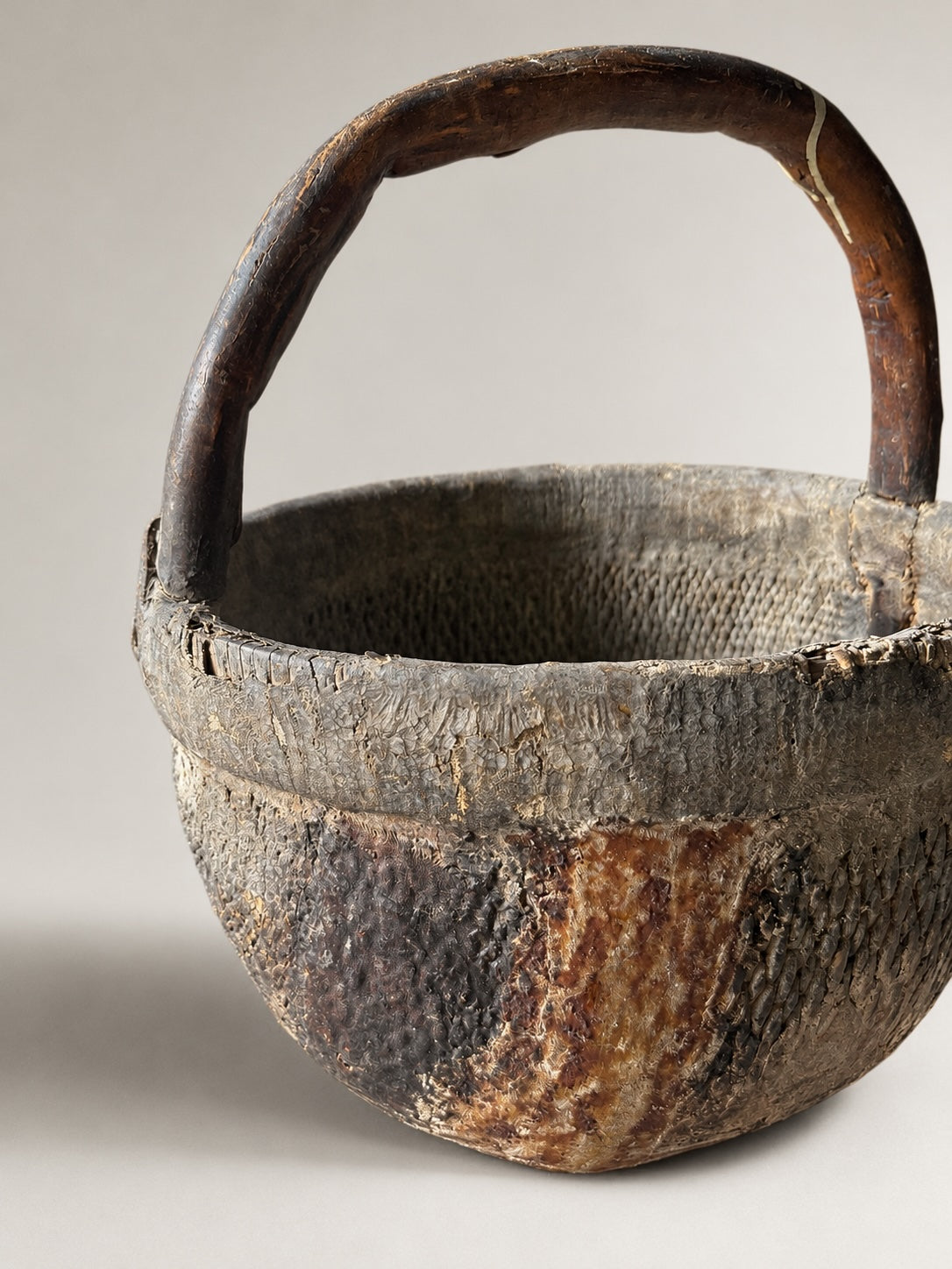 antique basket w/ handle No. 4