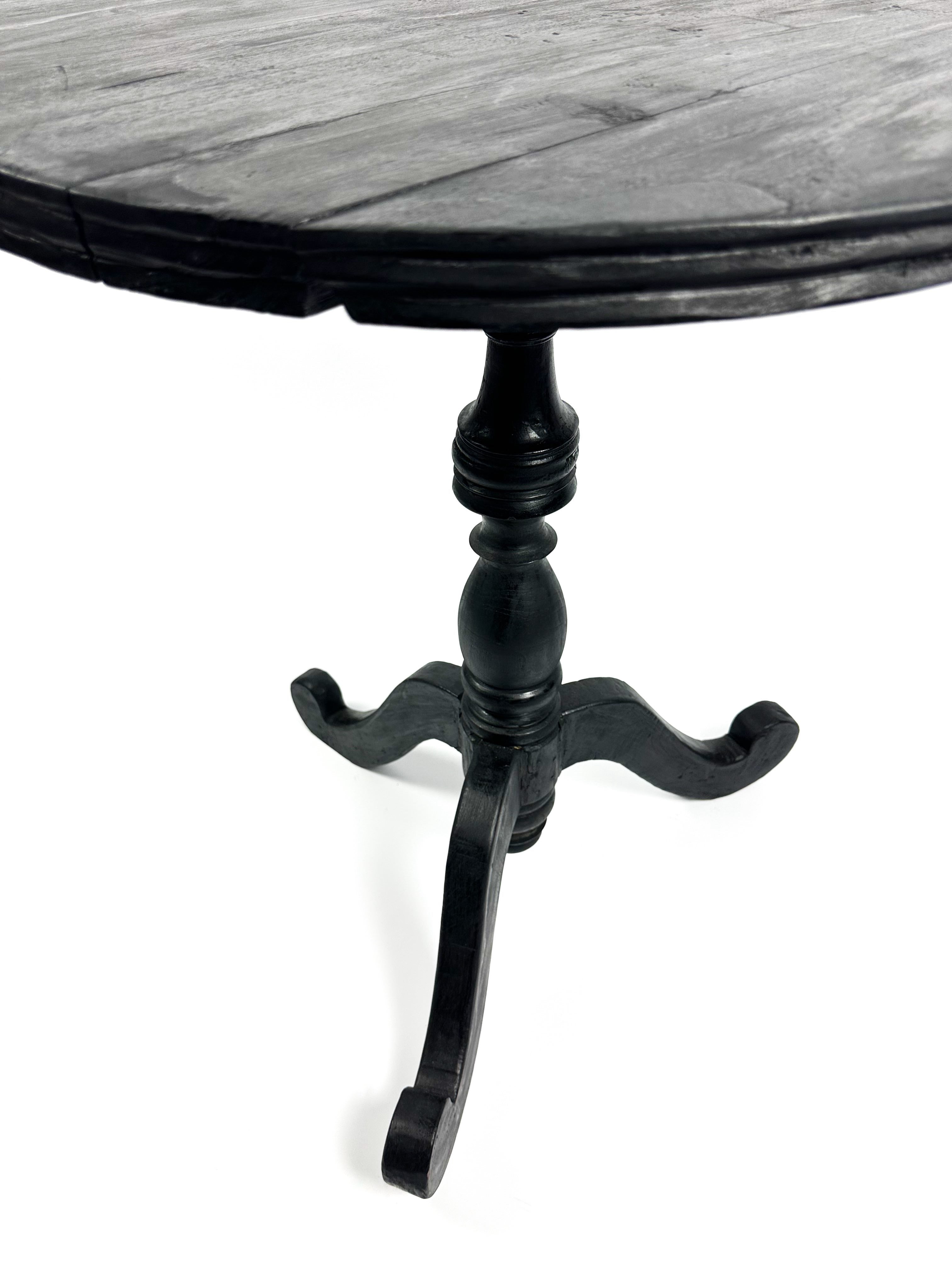 The black colonial table