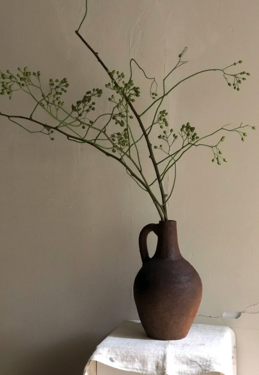 Vietnamese vase with handle