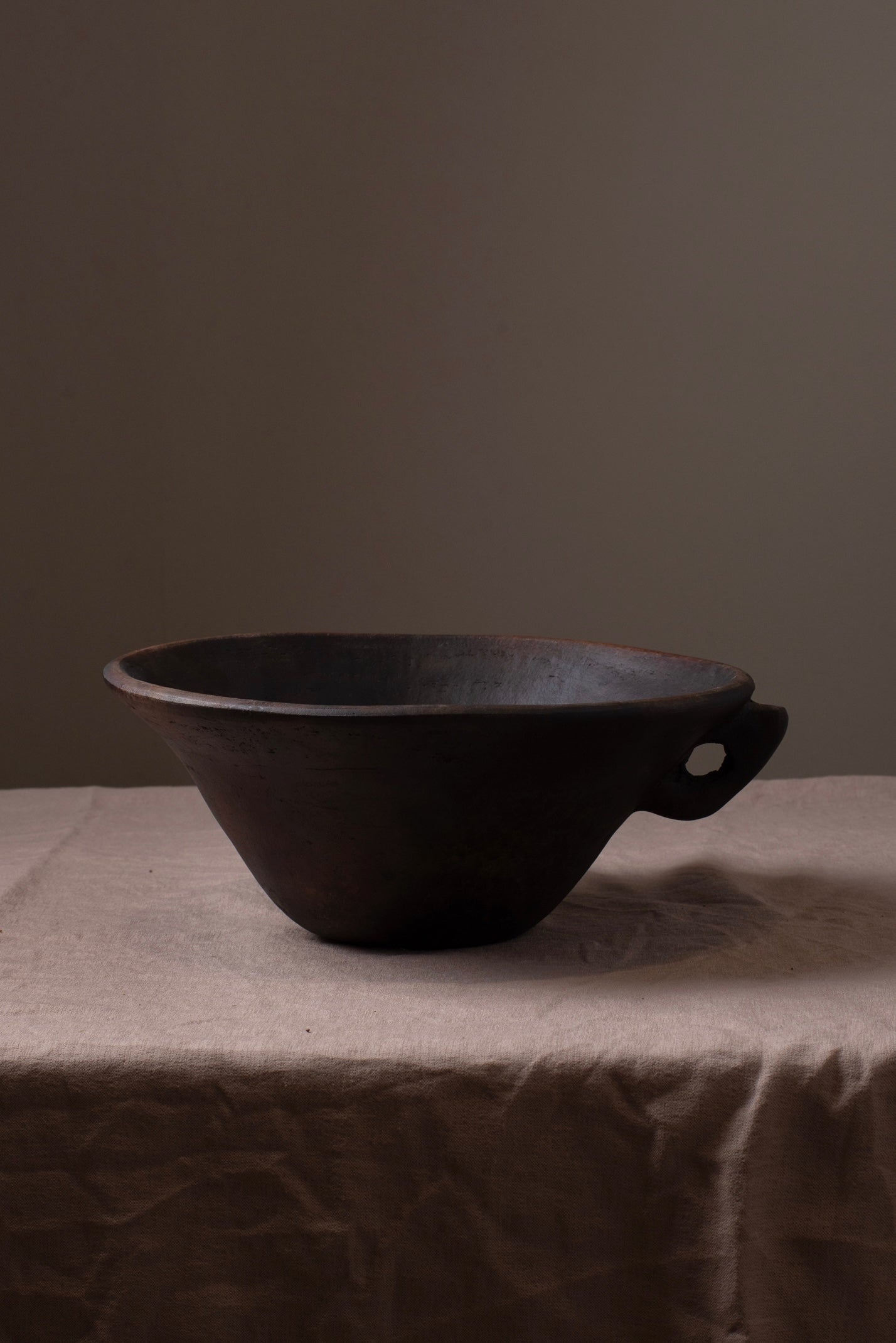 Vietnamese bowl with handle