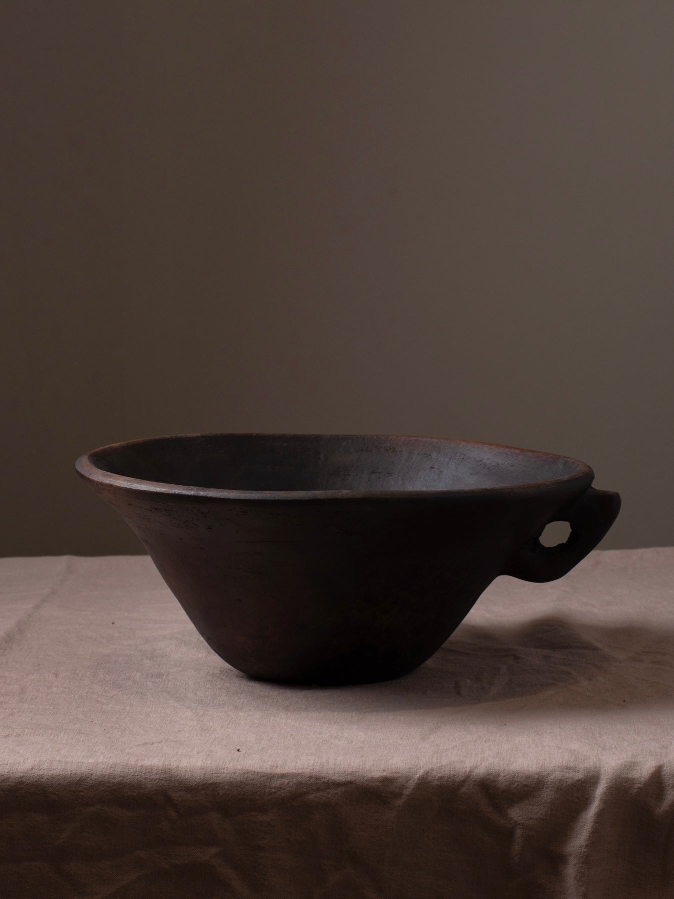 Vietnamese bowl with handle