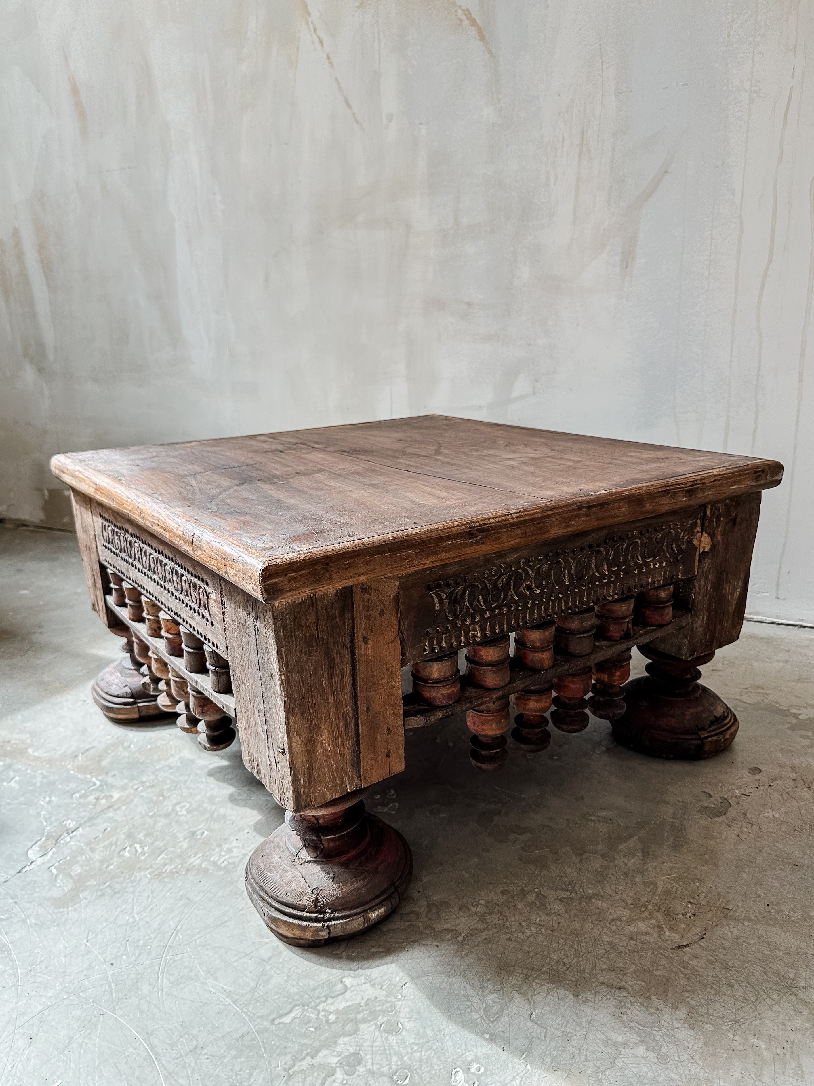 Bajot coffee table