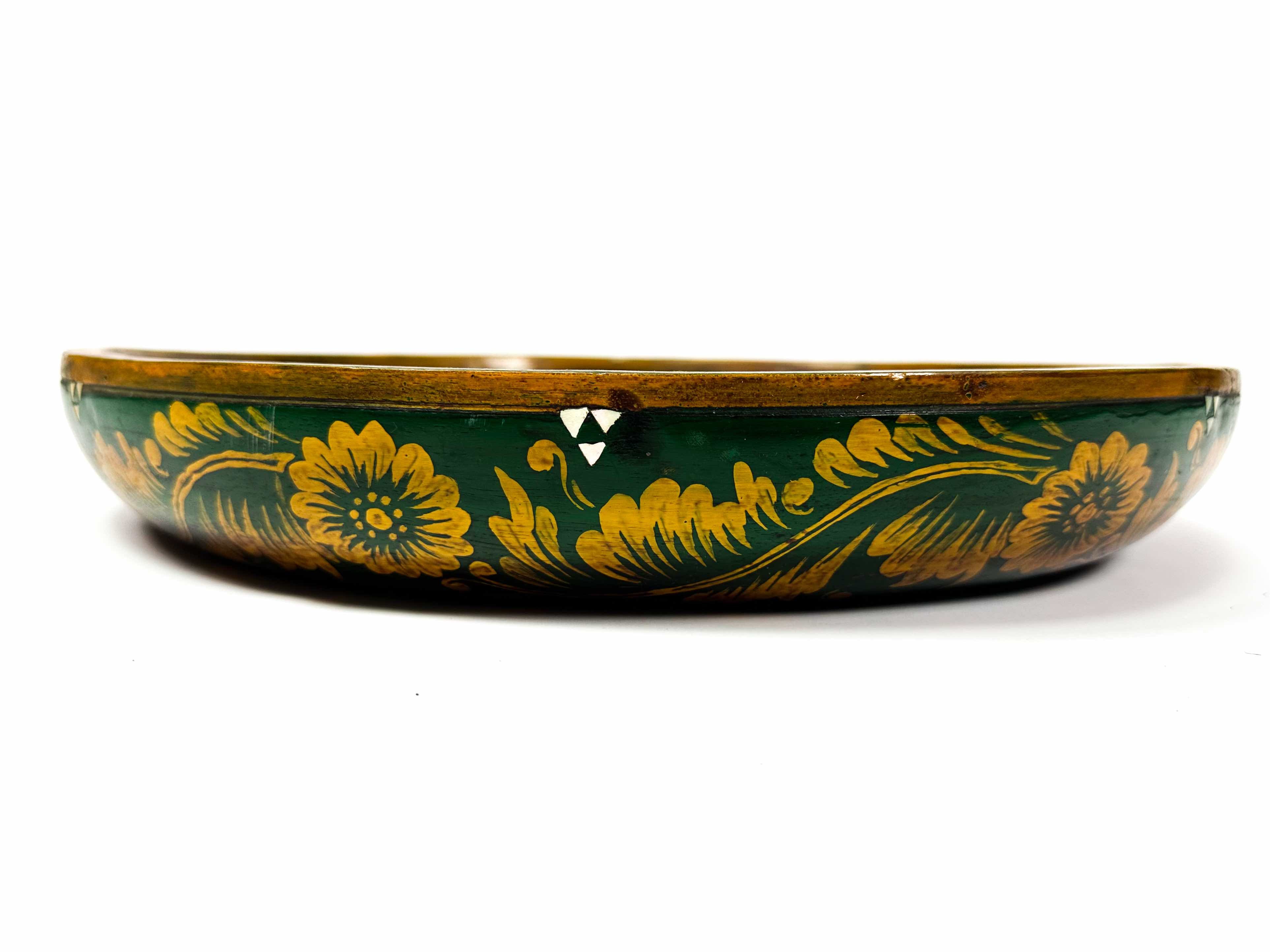Lombok wooden bowl with shell inlay
