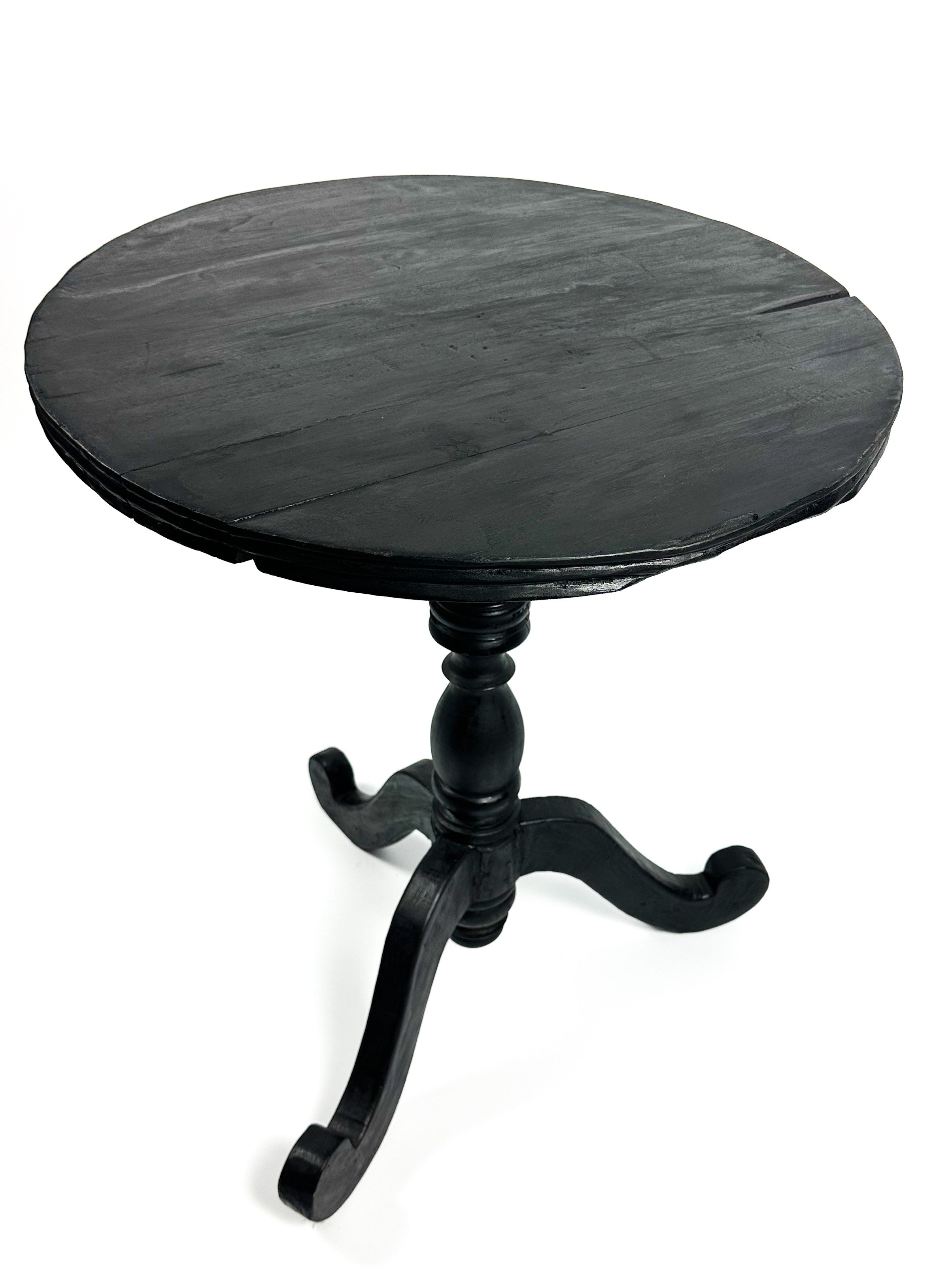 The black colonial table