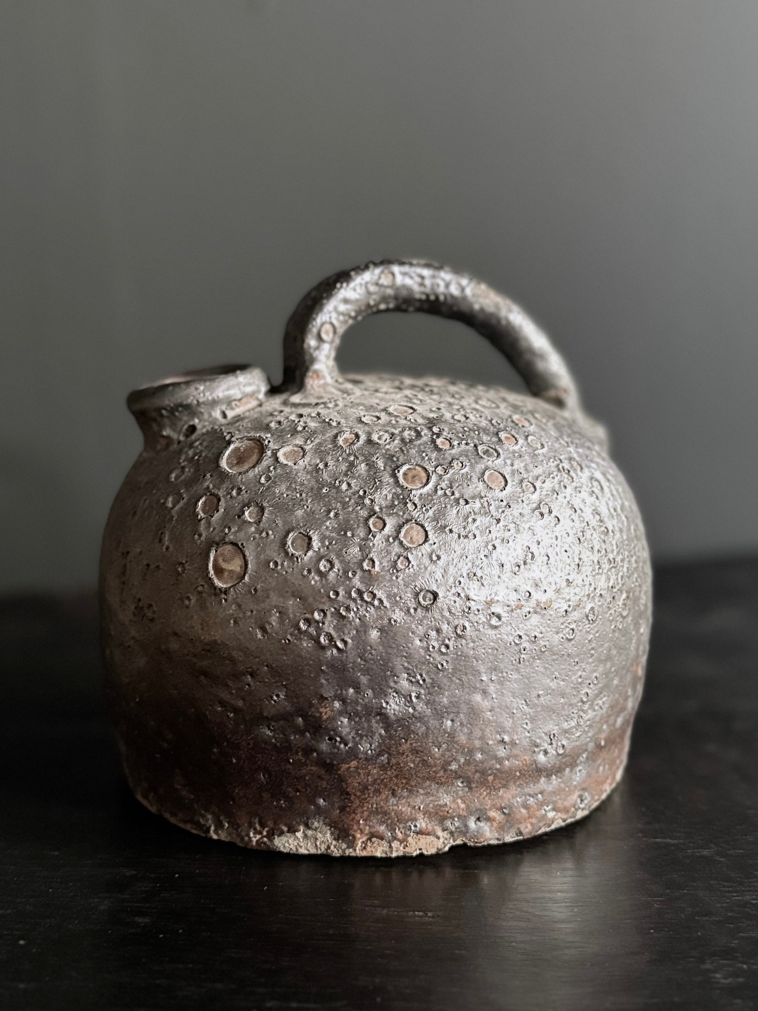 antique lava vessel – No. 3