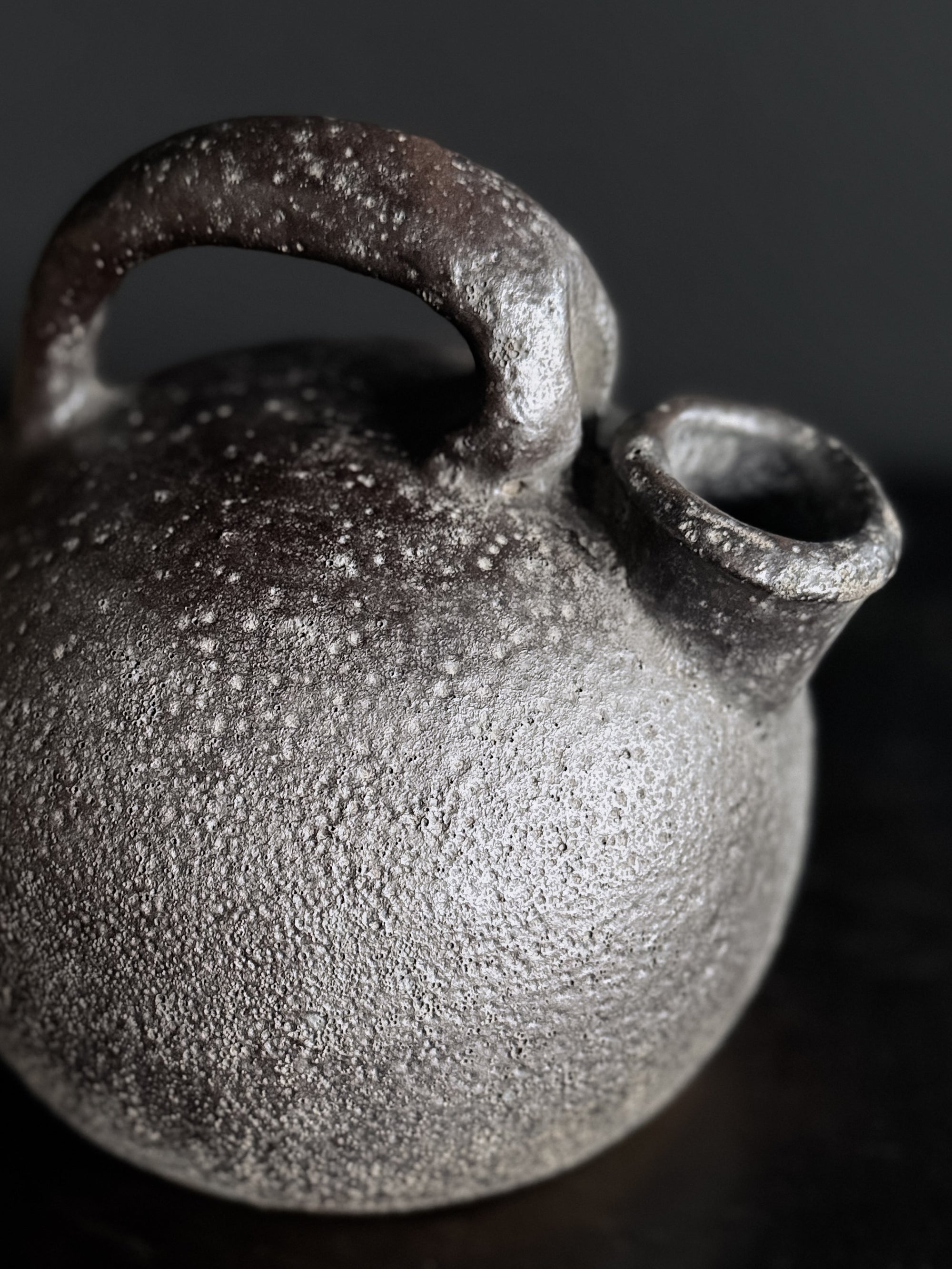 antique lava vessel – No. 2