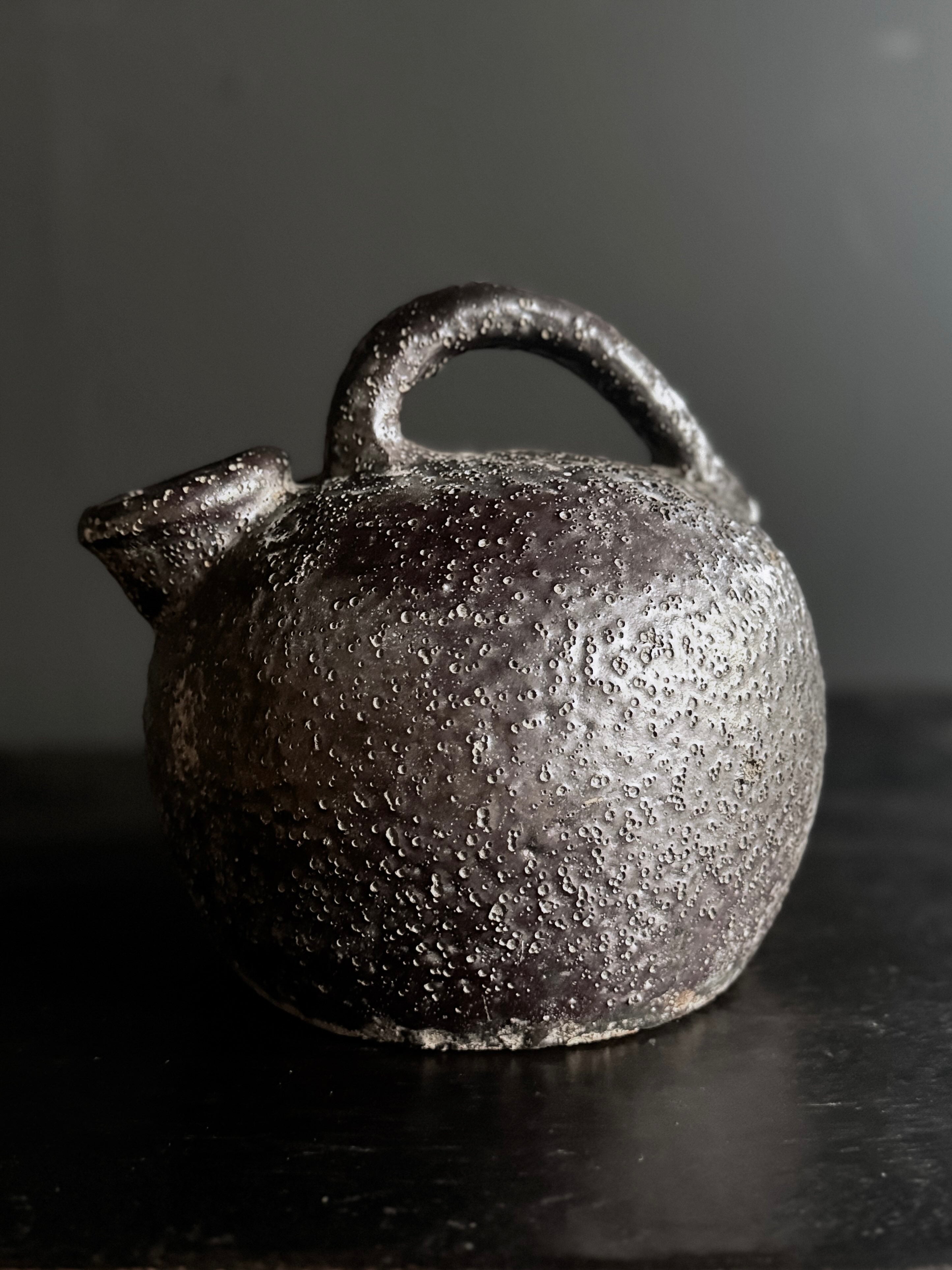 antique lava vessel – No. 1