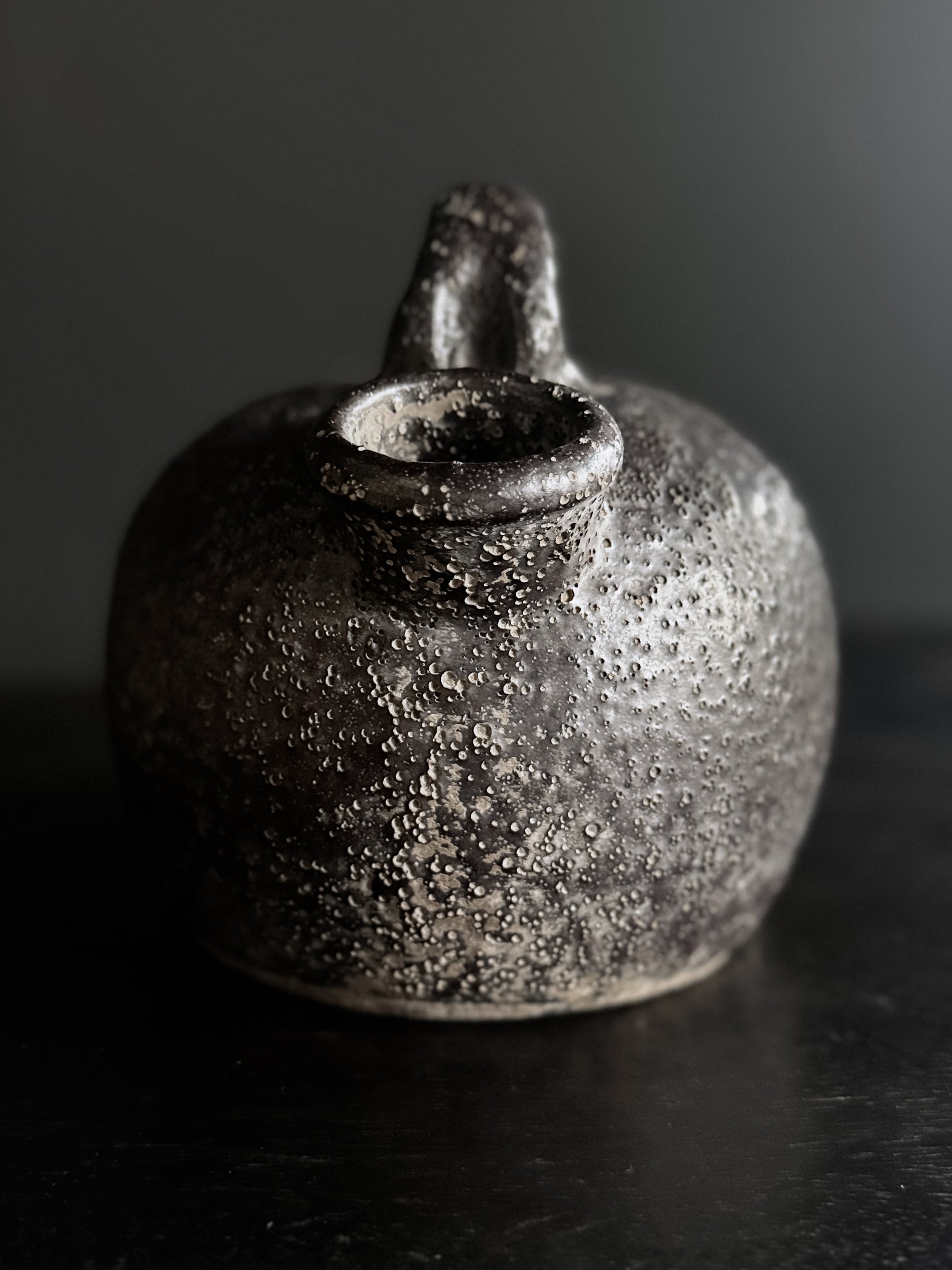 antique lava vessel – No. 1