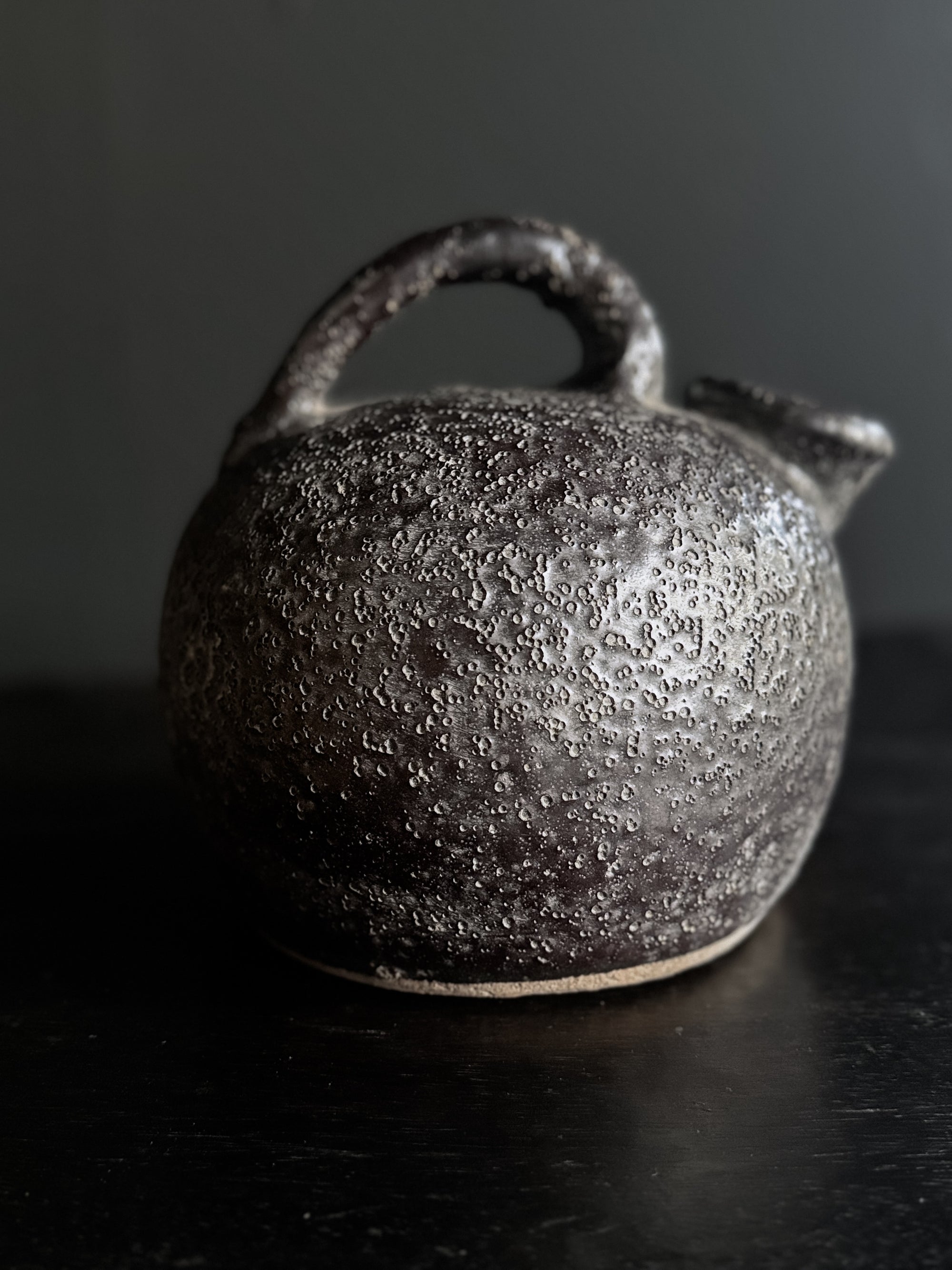antique lava vessel – No. 1