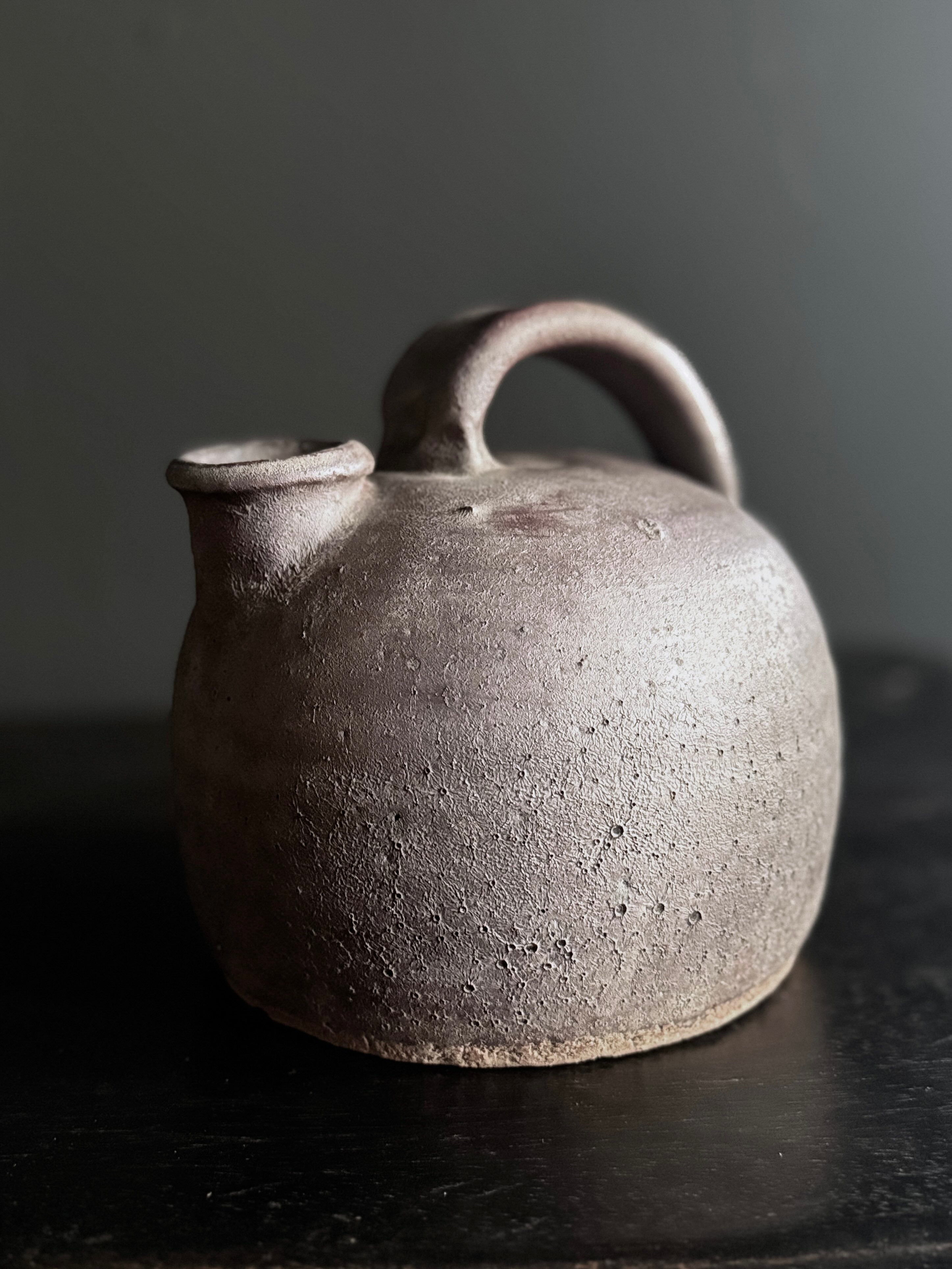 antique lava vessel – No. 4