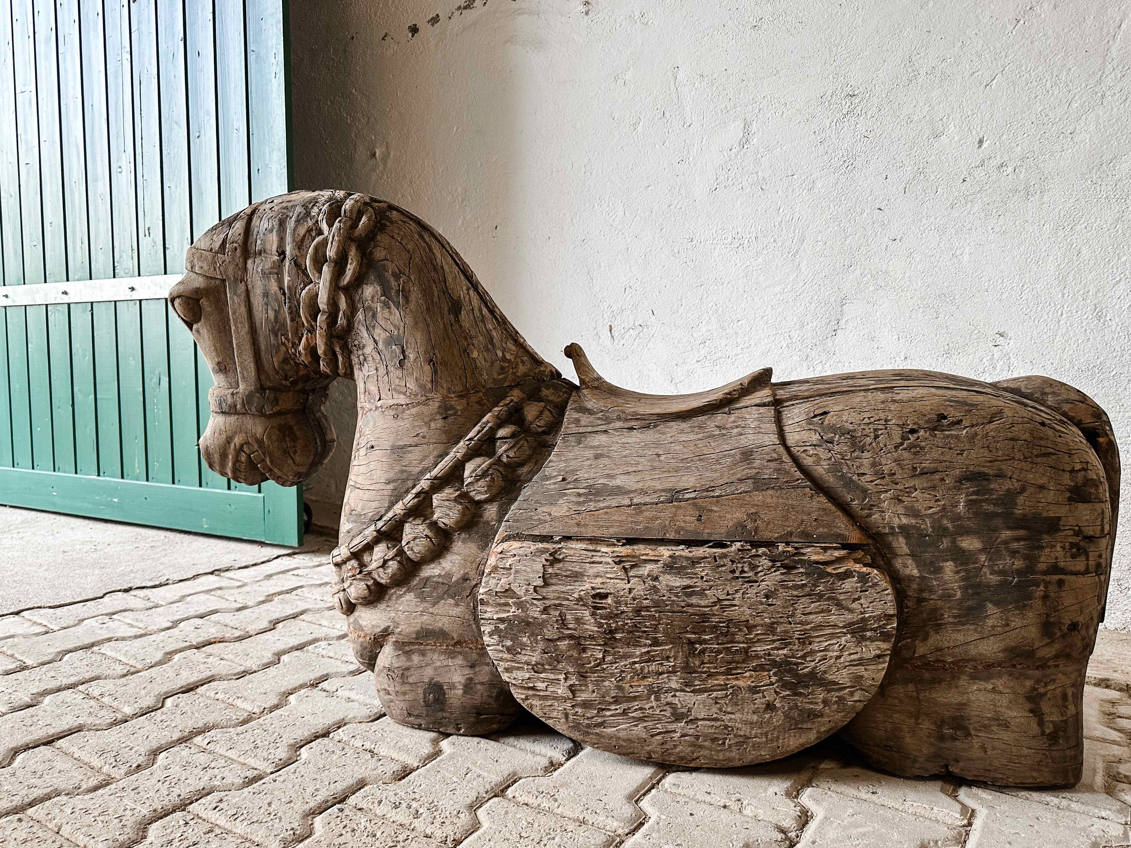 old wooden horse XXL