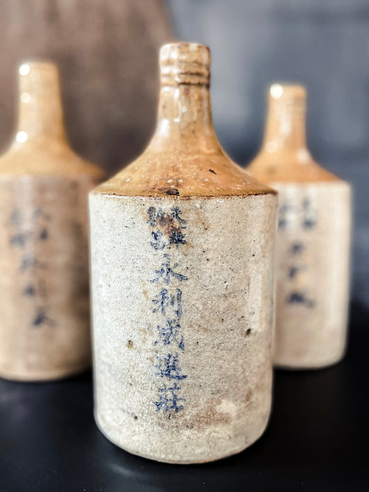 Alte Reisweinflasche aus Steingut