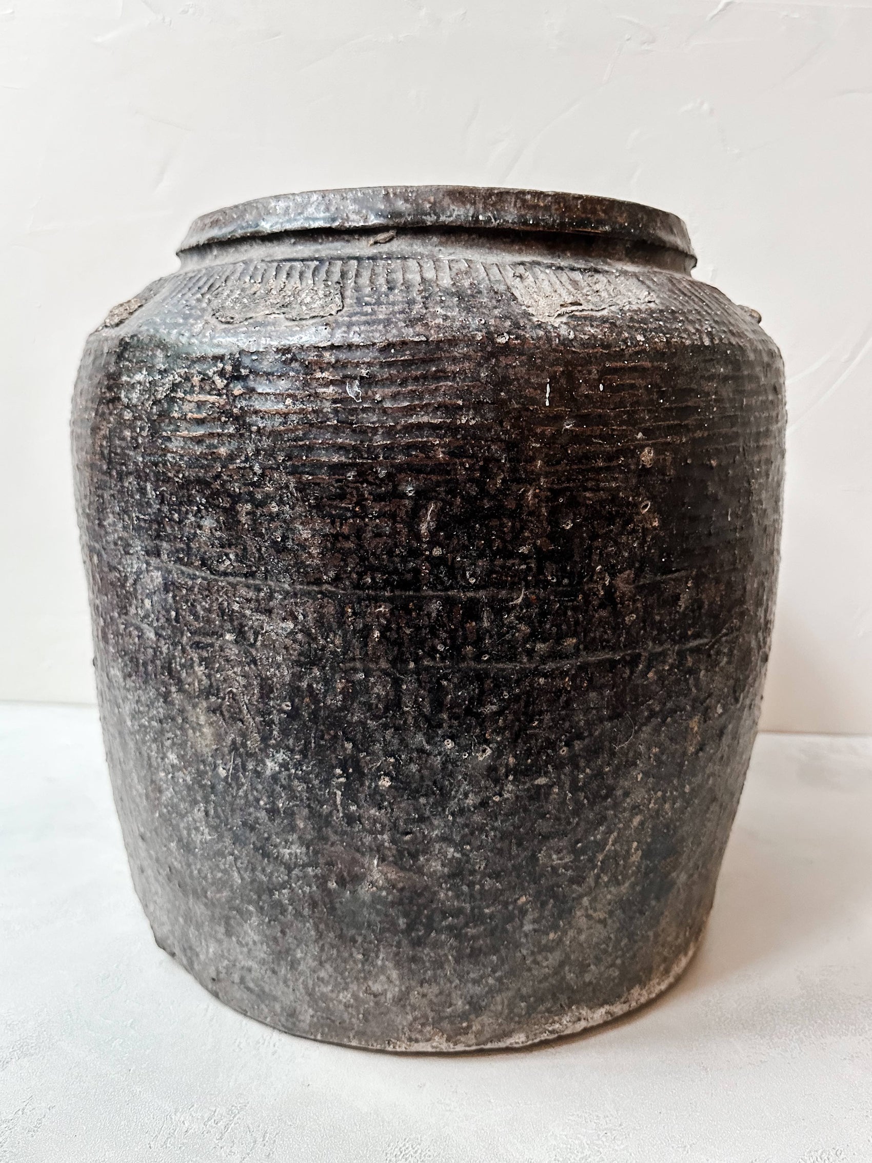 The antique Borneo water jar black