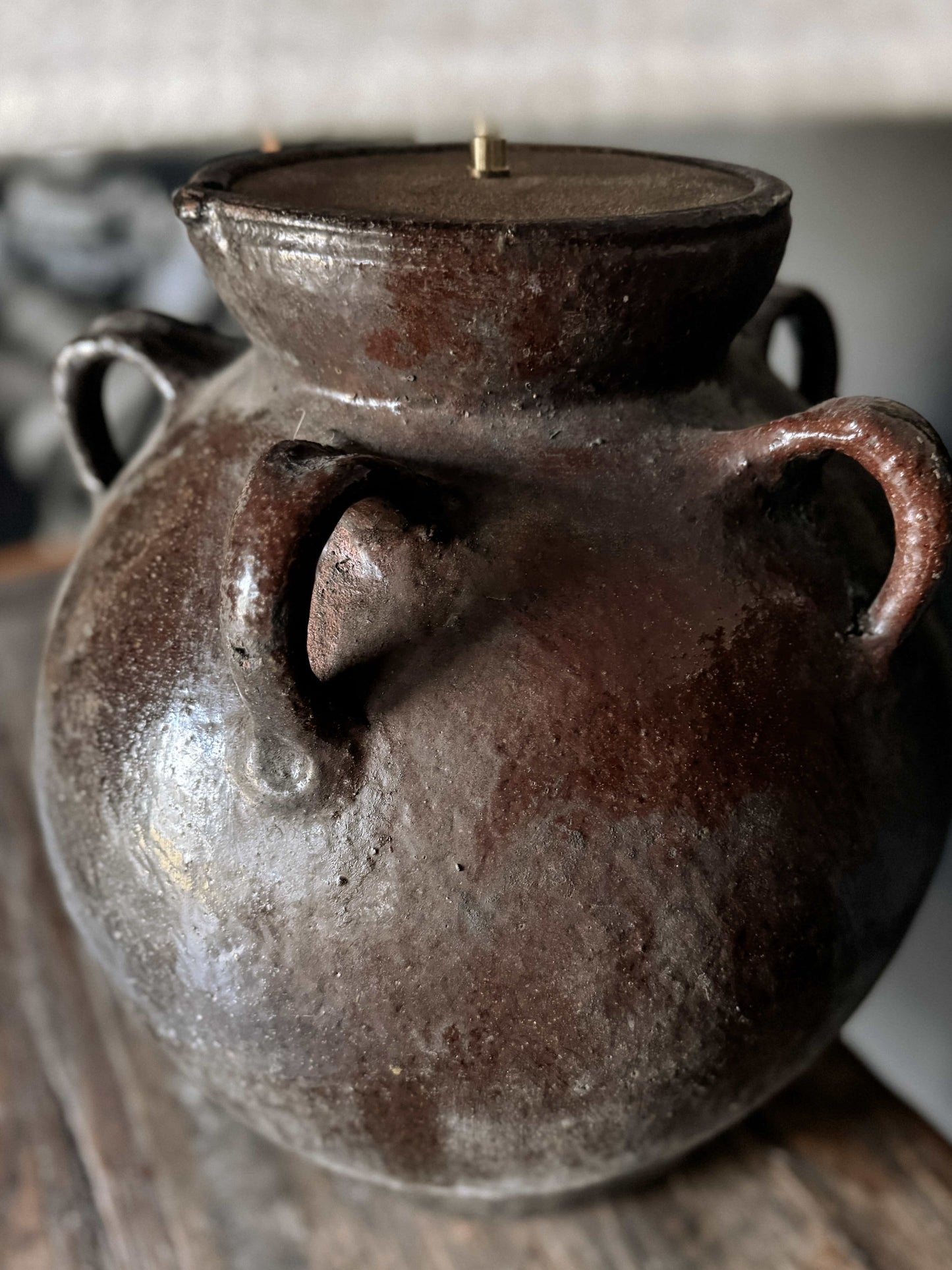 antique vessel lamp – China black glazed