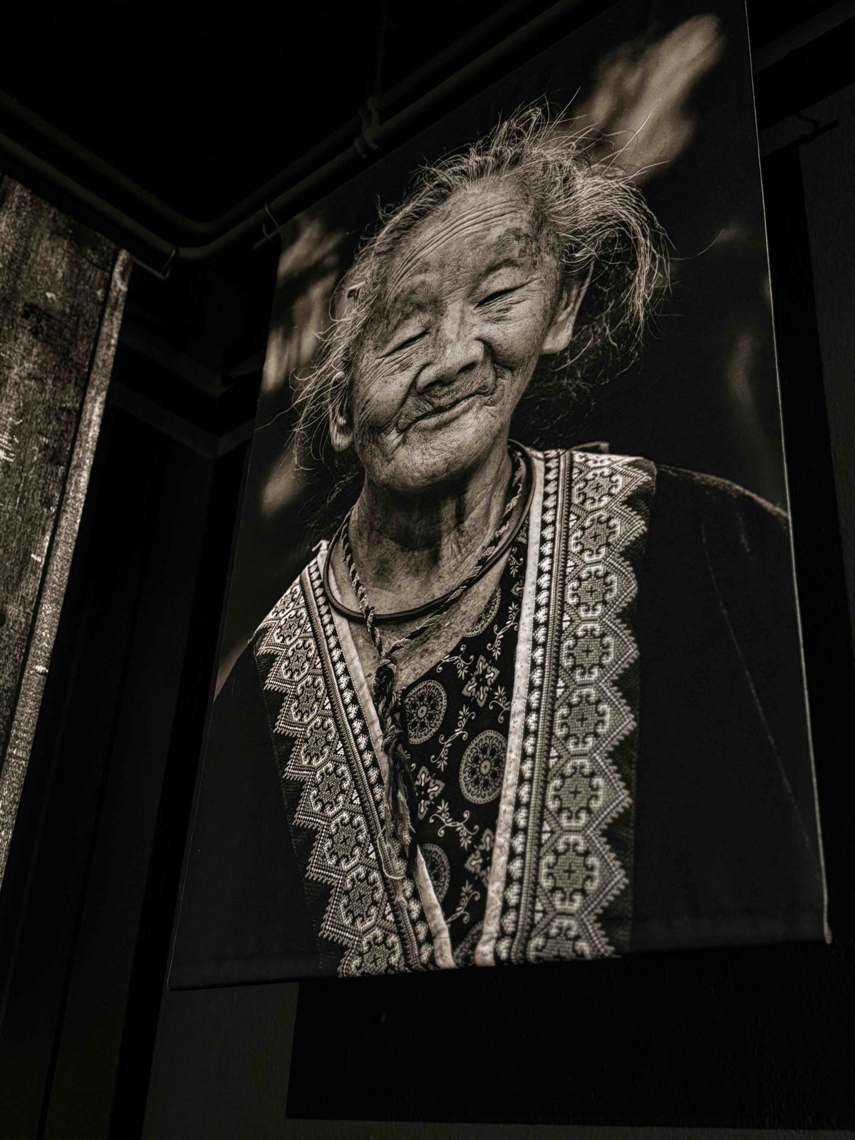 Serge Anton Canvas "old Chinese lady"