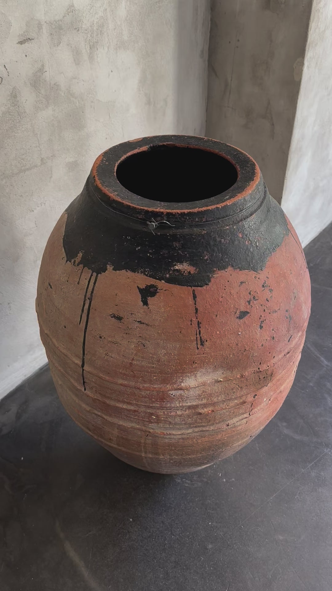 antique olive pot XXL