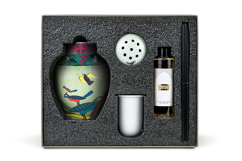 Fragrance diffuser porcelain