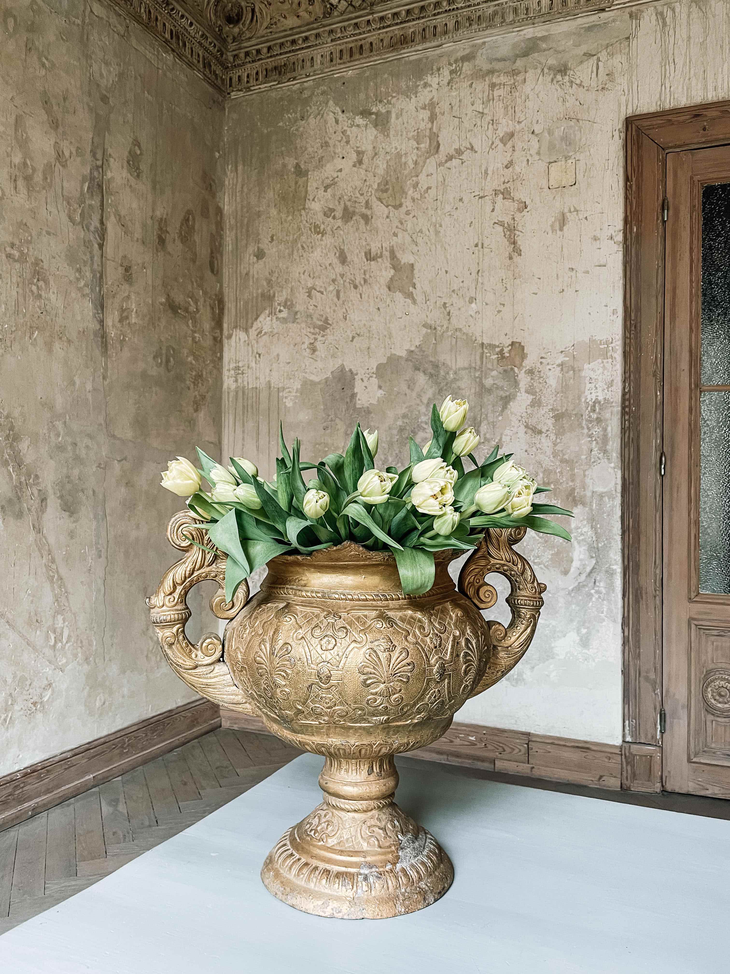 aluminum amphora