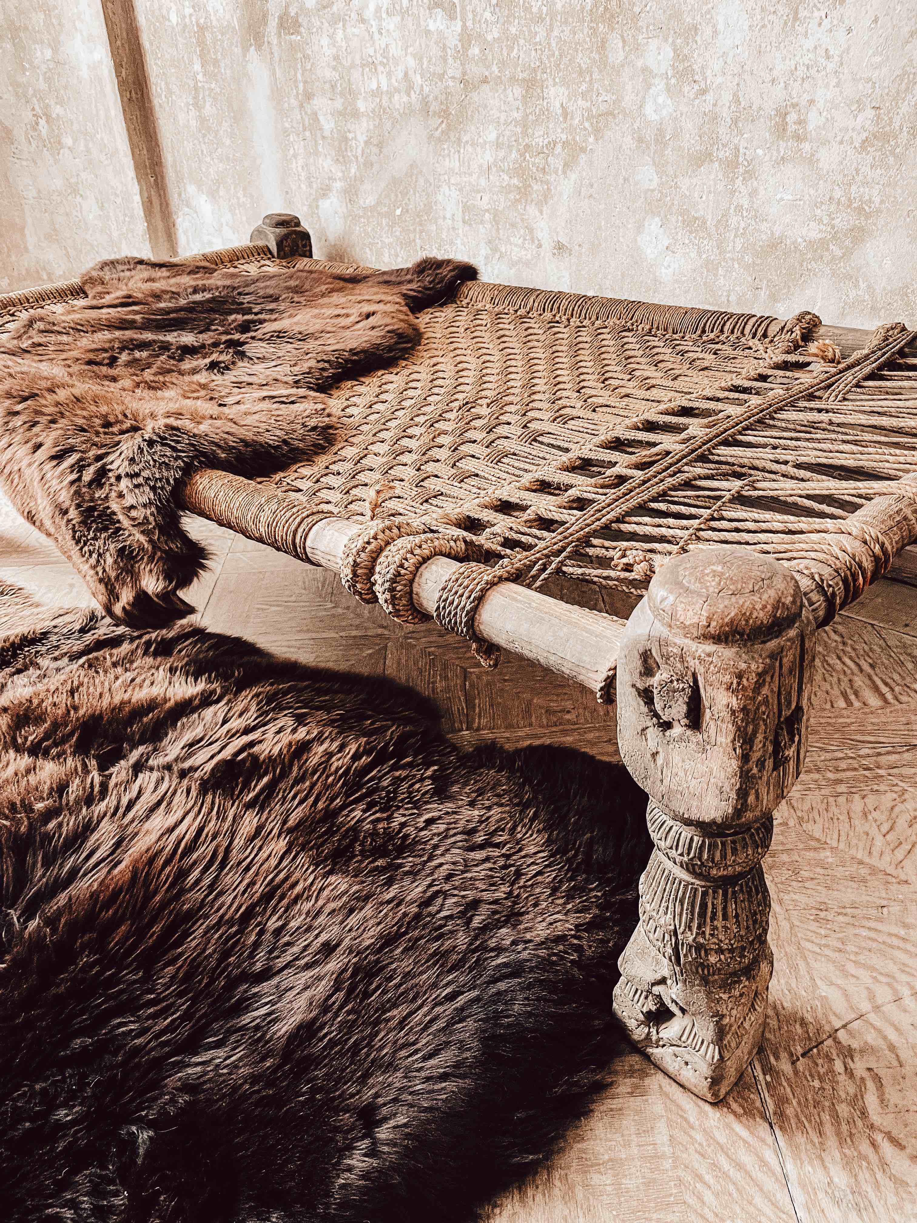 Indian vintage daybed / charpai