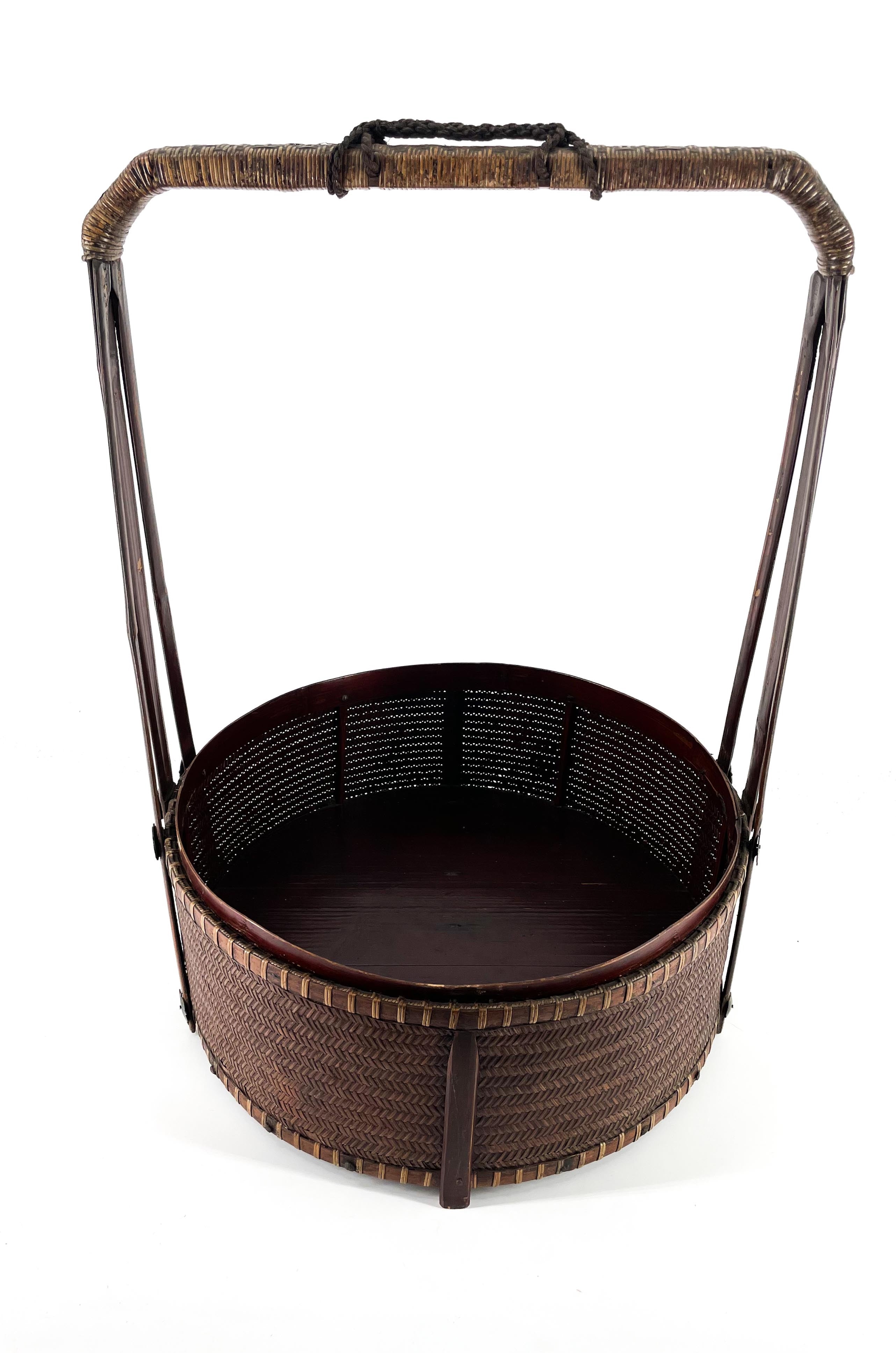 Old bamboo basket dim sum