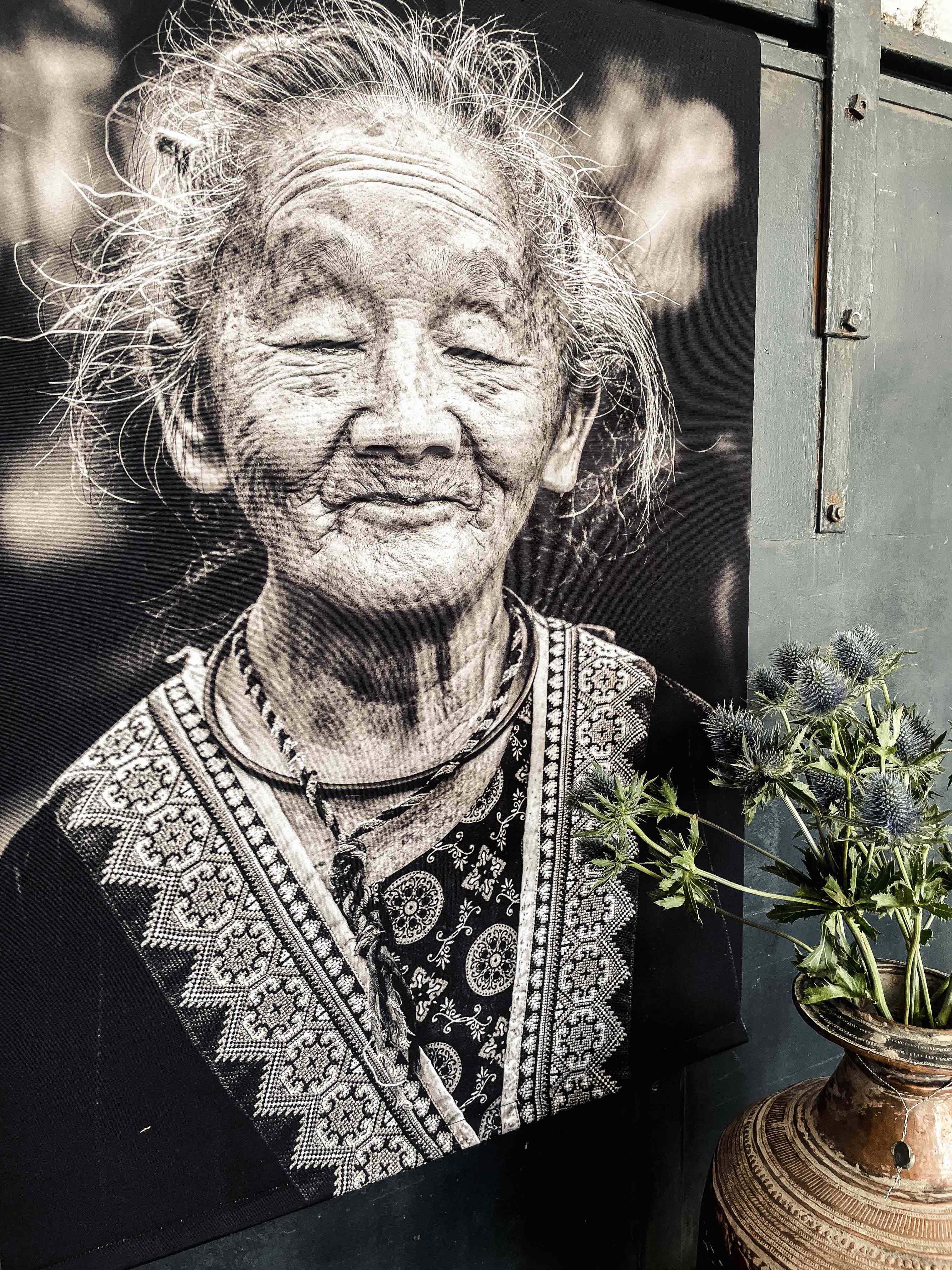 Serge Anton Canvas "old Chinese lady"