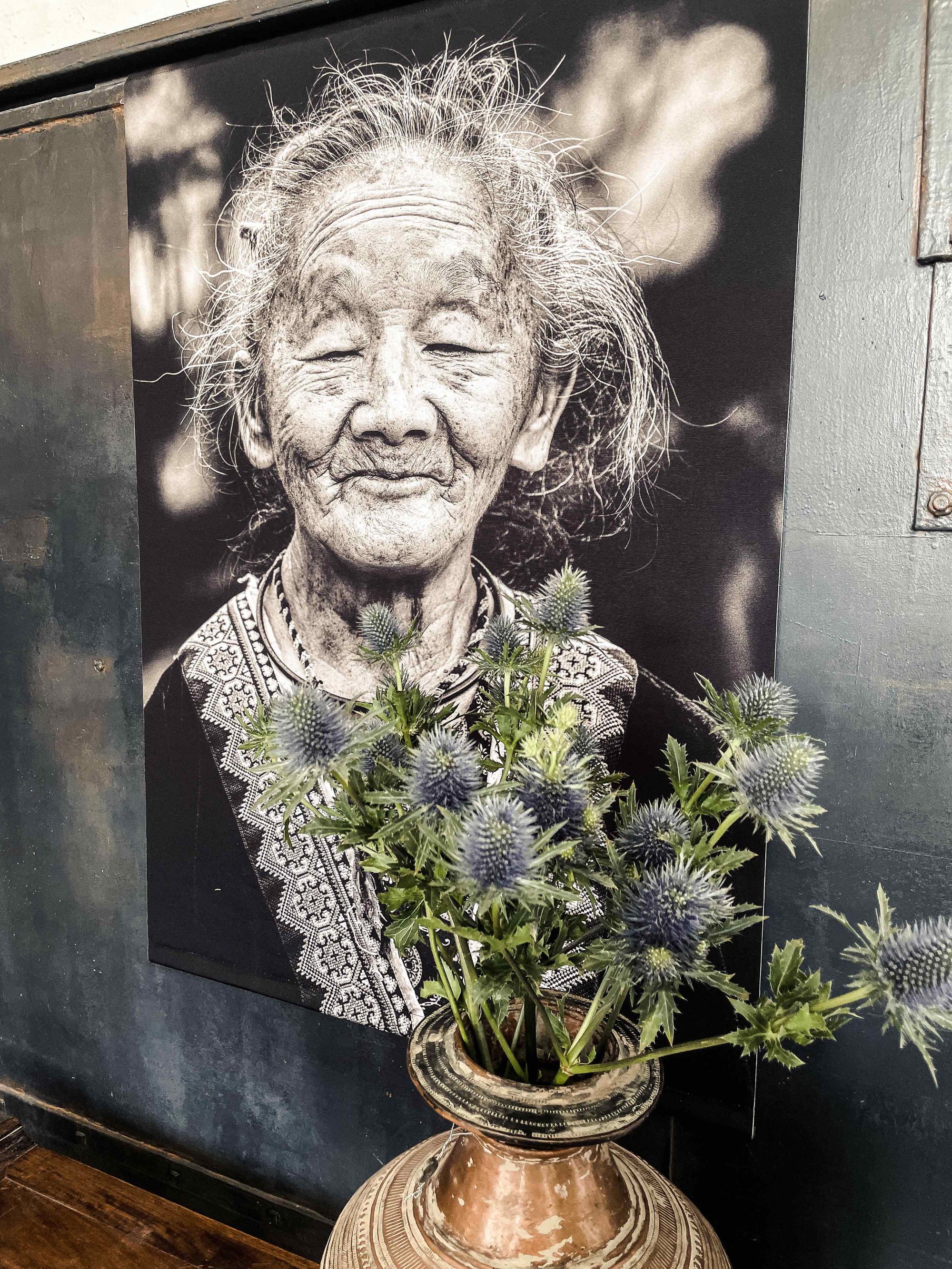 Serge Anton Canvas "old Chinese lady"