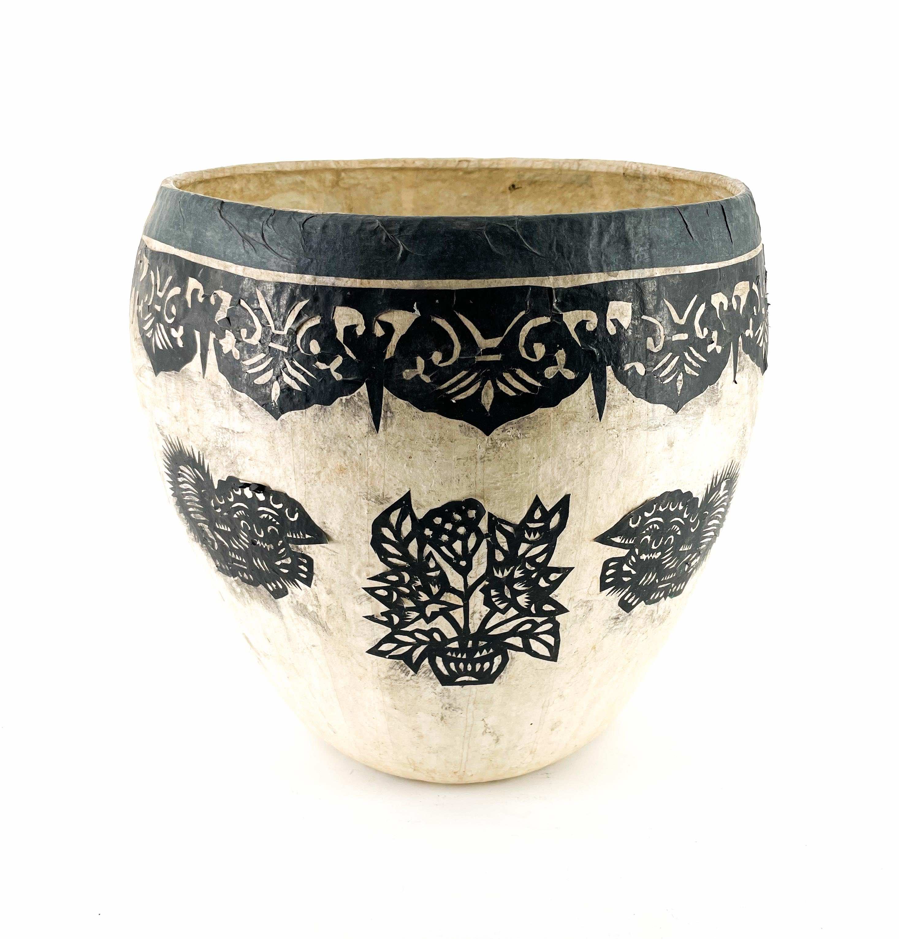Paper mache basket black/white