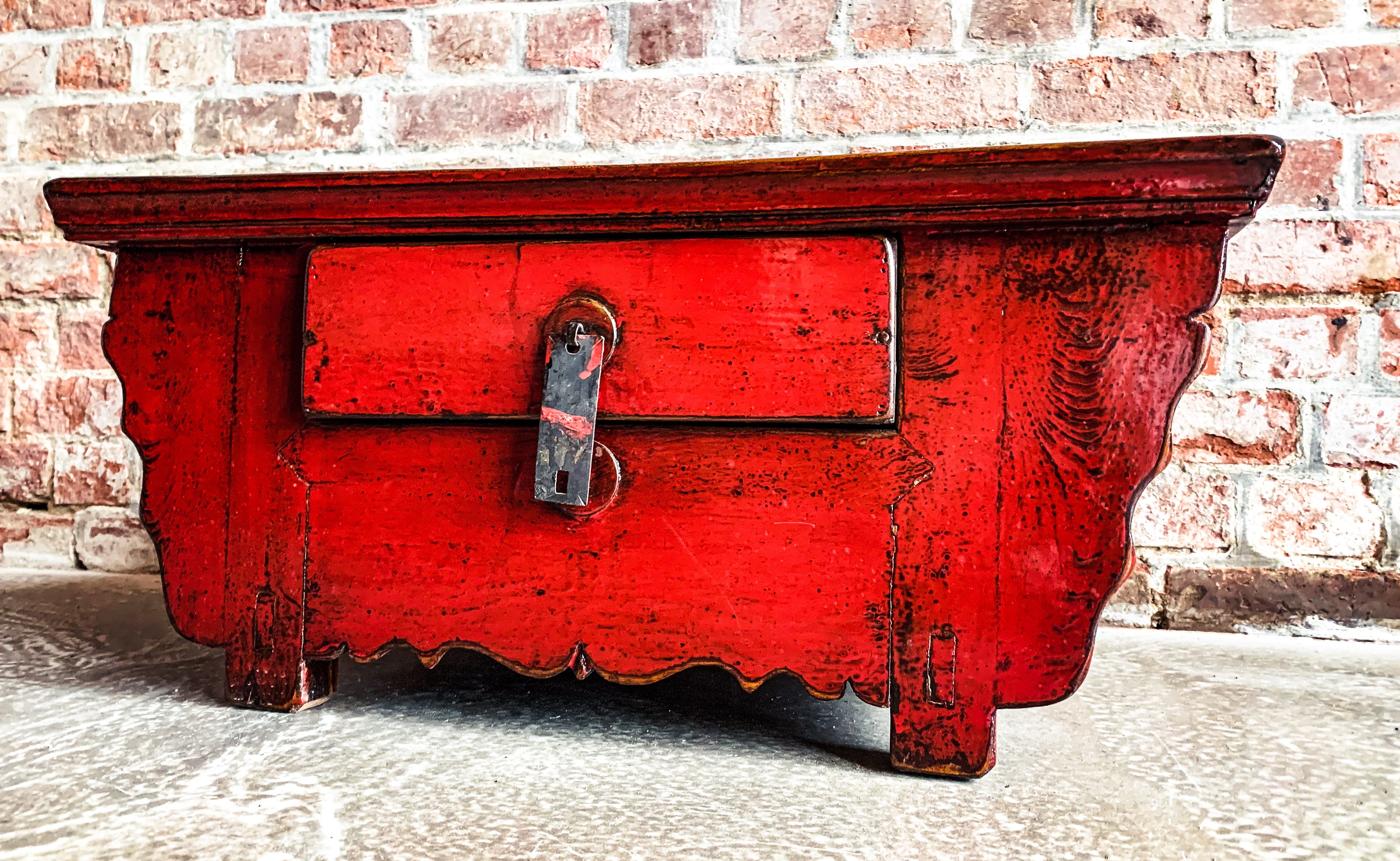 Kang Table grau oder rot - Mo's Interior Art