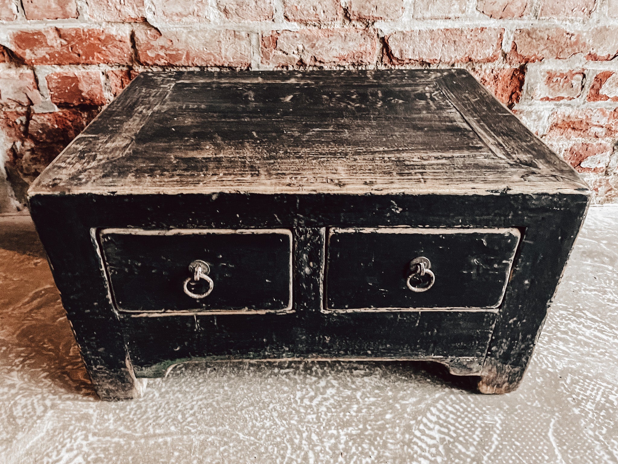 Vintage side table with 2 drawers