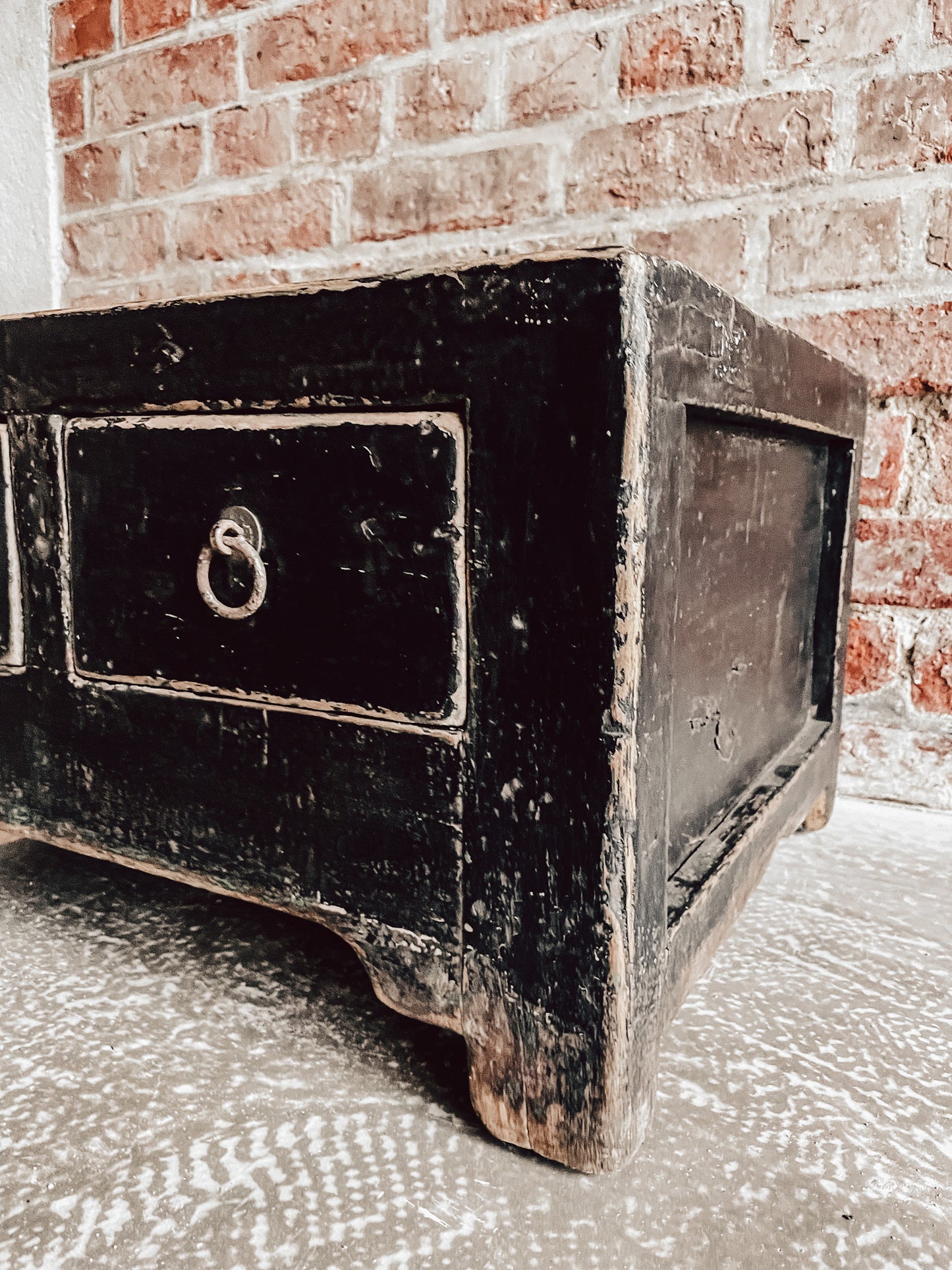 Vintage side table with 2 drawers