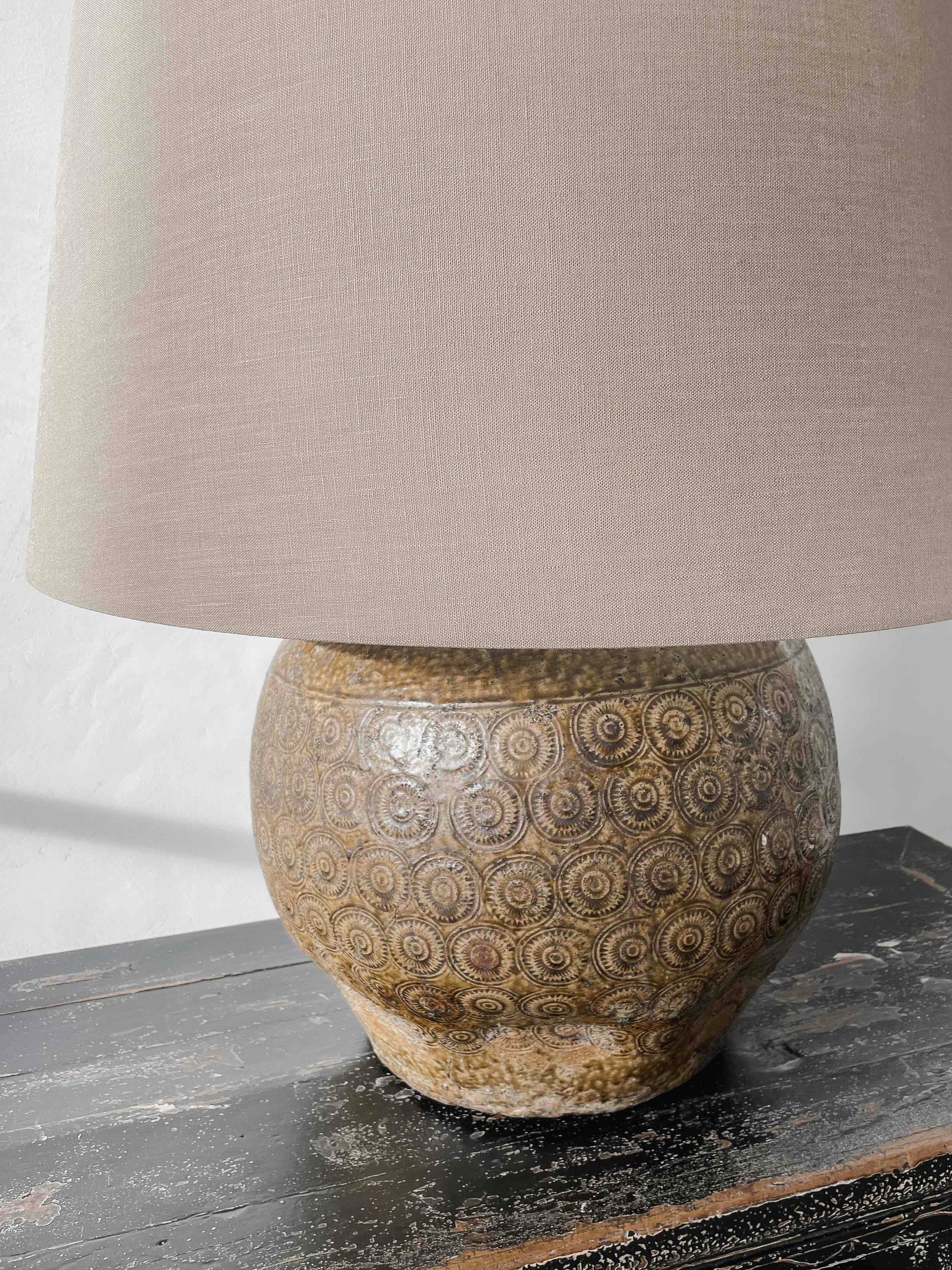 Tischlampe aus antikem Seashell Coin Topf