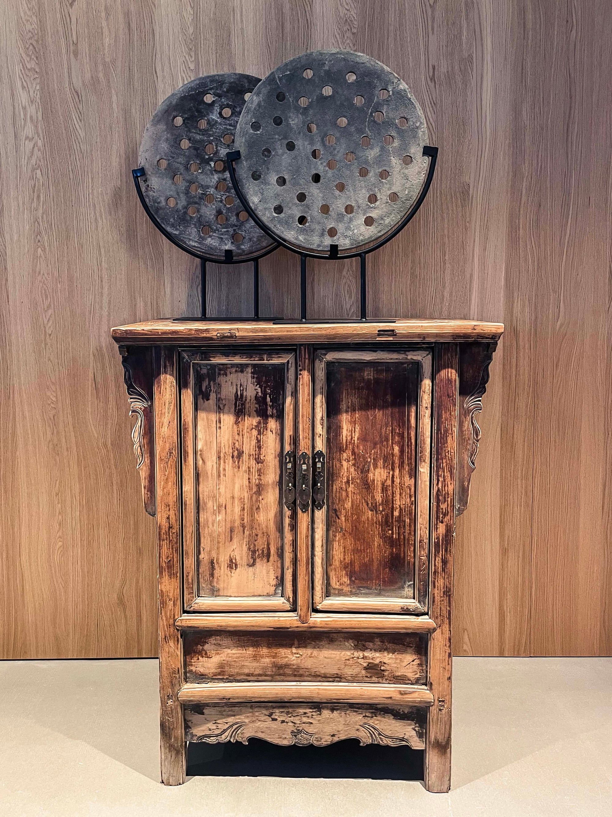 Alter chinesischer Schrank