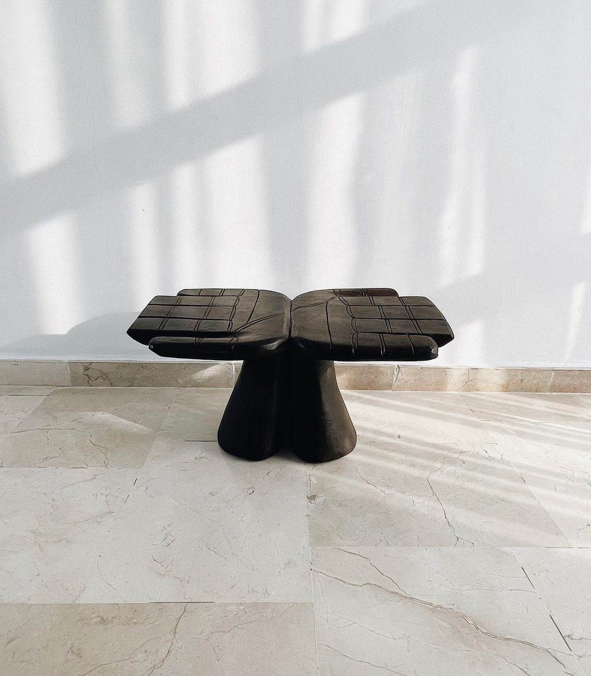 The "La Main" table/stool