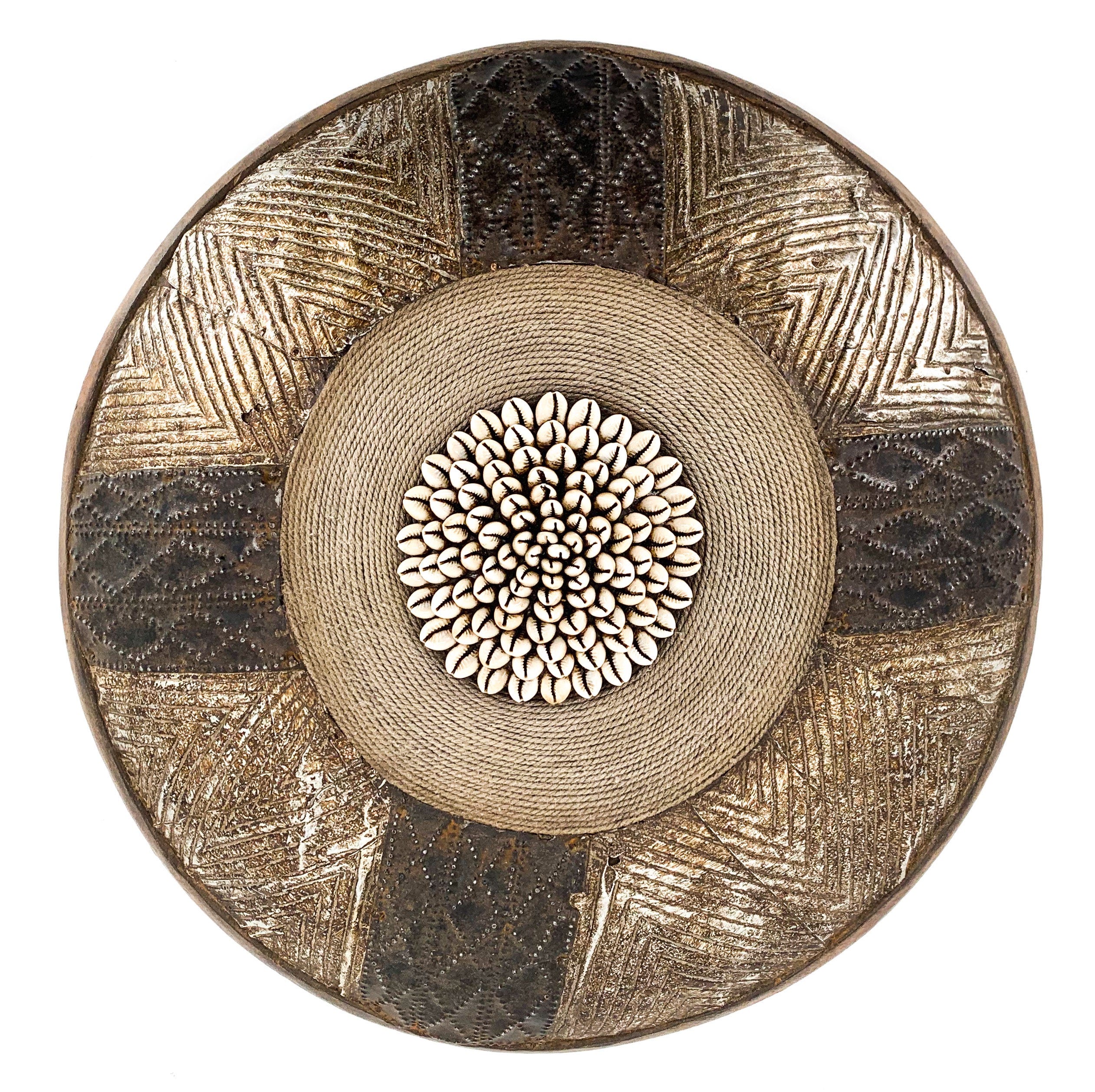 Schild Kaurimuscheln und Metall - Mo's Interior Art